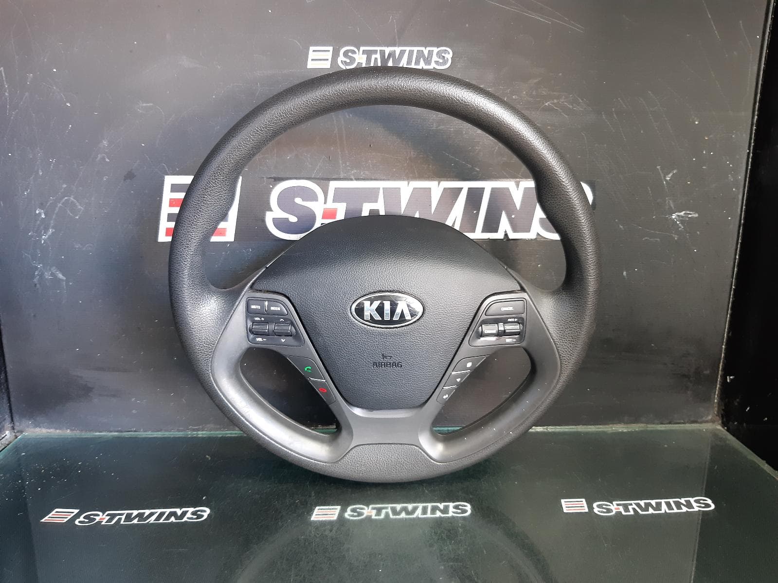 Used auto part listing image: 2016 KIA CERATO STEERING WHEEL VINYL, YD, 04/13-05/18 0000360367