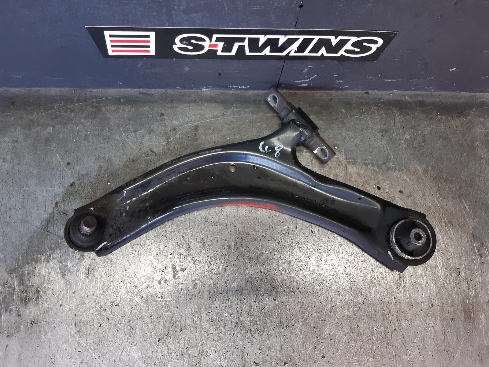 Used auto part listing image: 2013 NISSAN DUALIS LEFT FRONT LOWER CONTROL ARM J10, 10/07-05/14 0000359963