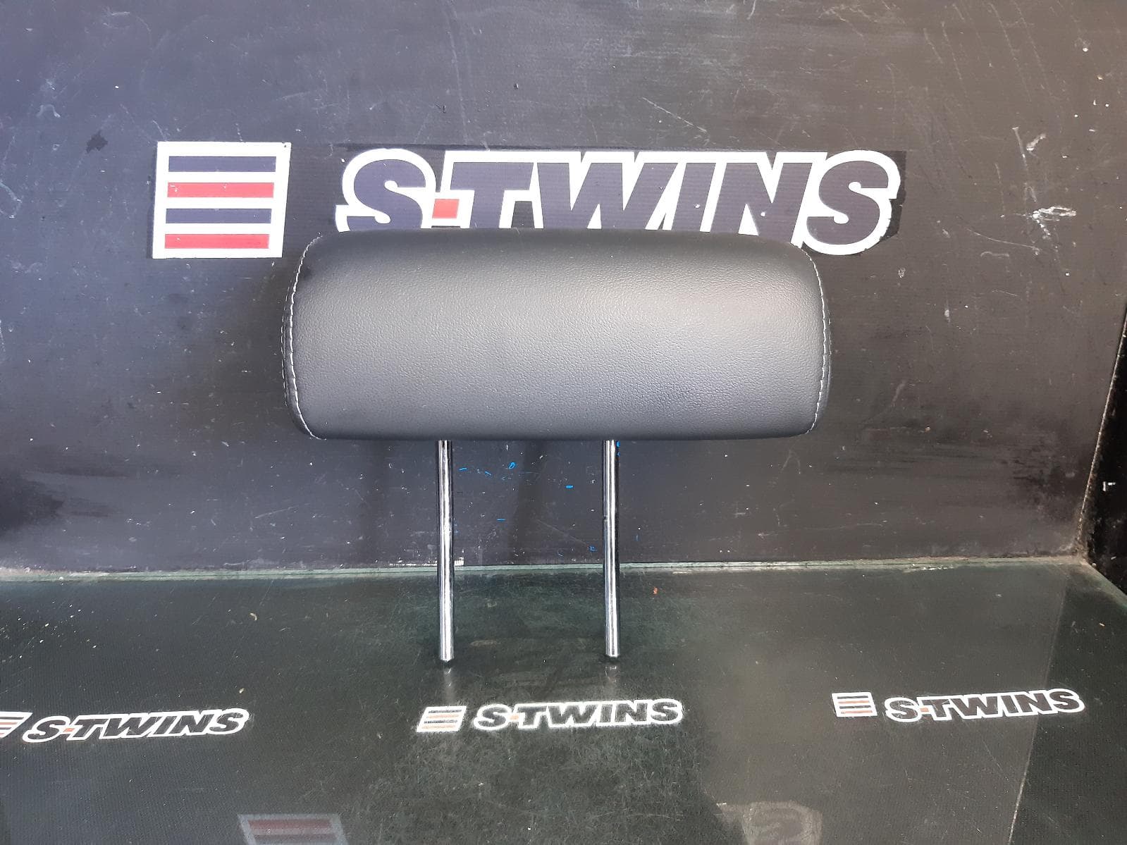 Used auto part listing image: 2016 SUBARU OUTBACK HEADREST CENTRE REAR, LEATHER, BLACK, 6TH GEN, 08/14-12/20 0000360731