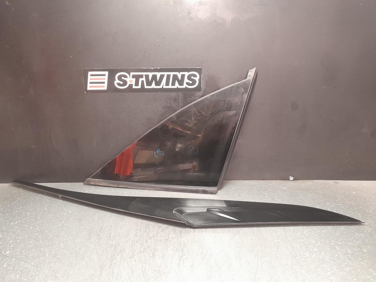 Used auto part listing image: 2023 HYUNDAI TUCSON RIGHT REAR 1Q DOOR GLASS NX4, 02/21- 0000359695