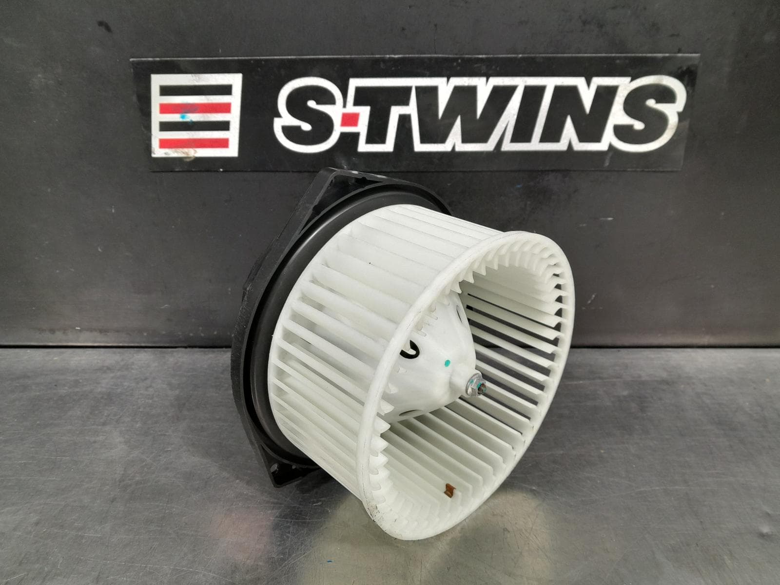 Used auto part listing image: 2021 LDV G10 VAN HEATER FAN MOTOR SV7A/SV7C, WAGON/VAN, CLIMATE CONTROL TYPE, FRONT, 04/15- 0000297836