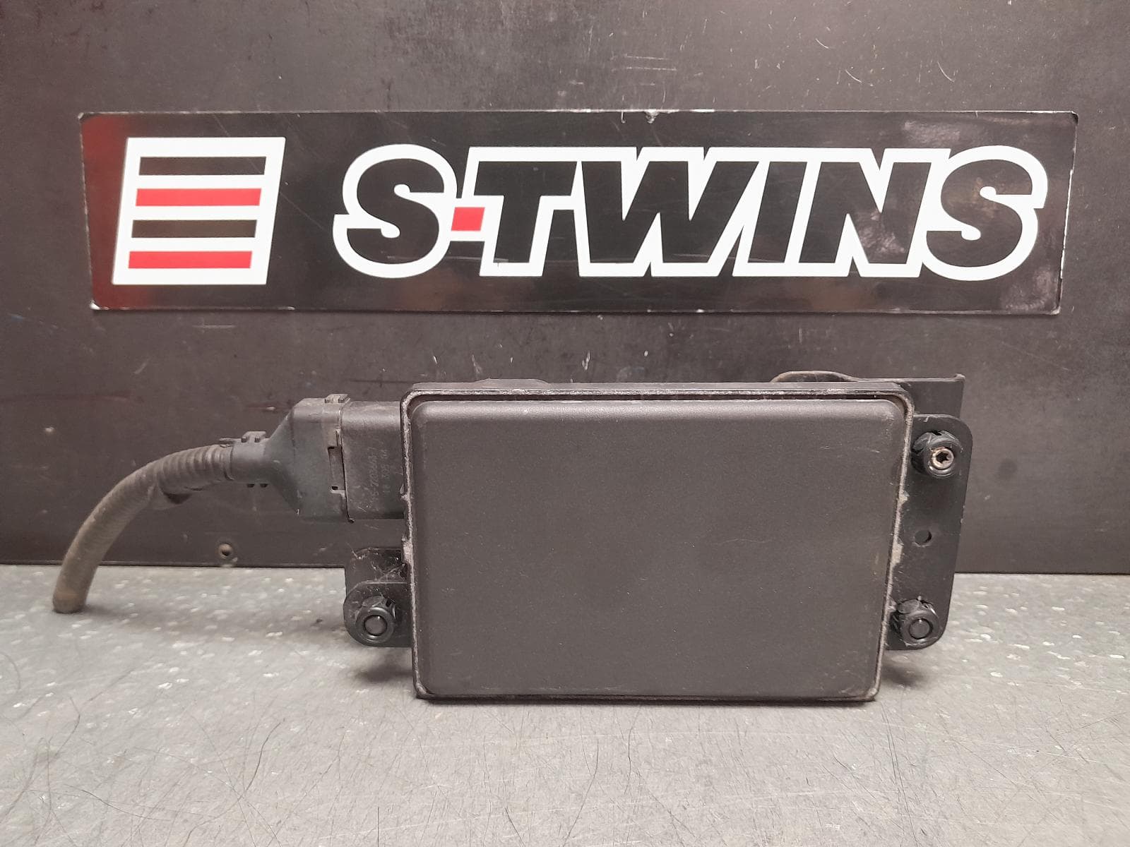 Used auto part listing image: 2020 HYUNDAI TUCSON REVERSE CAMERA FRONT RADAR SENSOR (BUMPER MOUNTED), TL, 06/15-01/21 0000359794