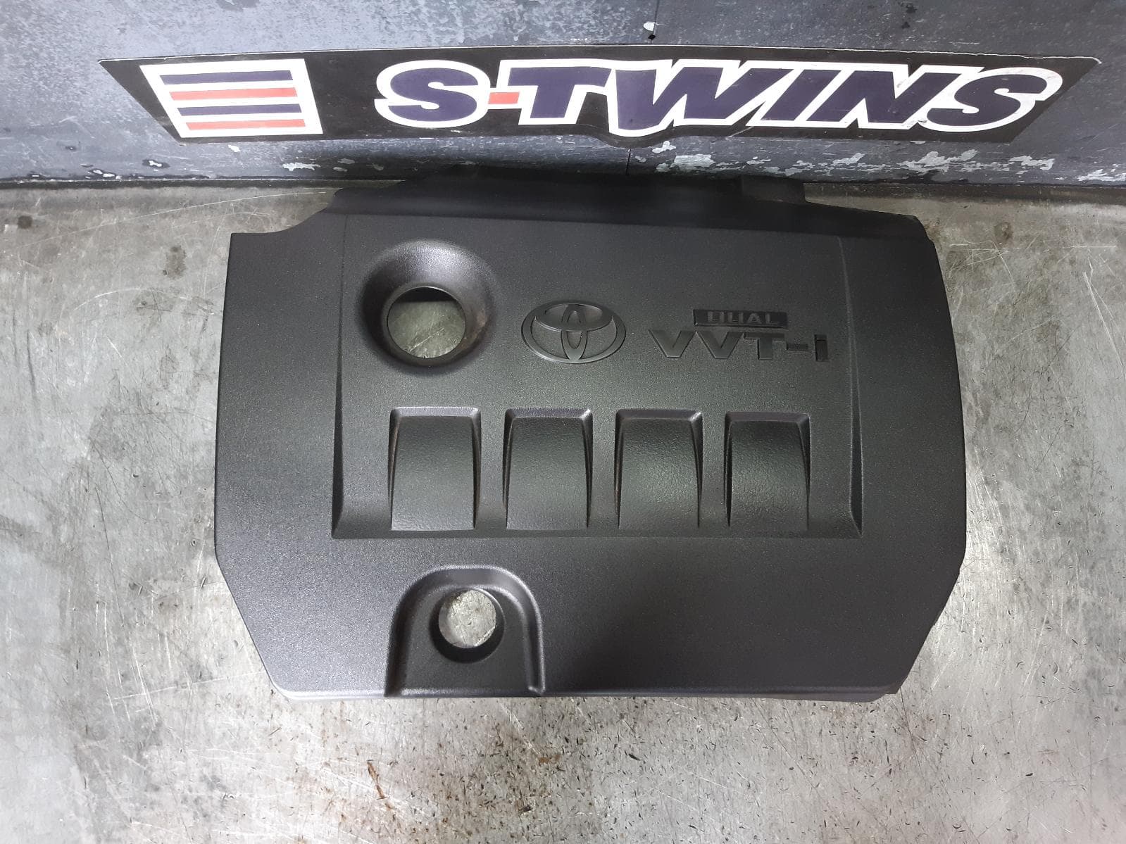 Used auto part listing image: 2014 TOYOTA COROLLA ENGINE COVER ZRE182R, 10/12- 0000291945