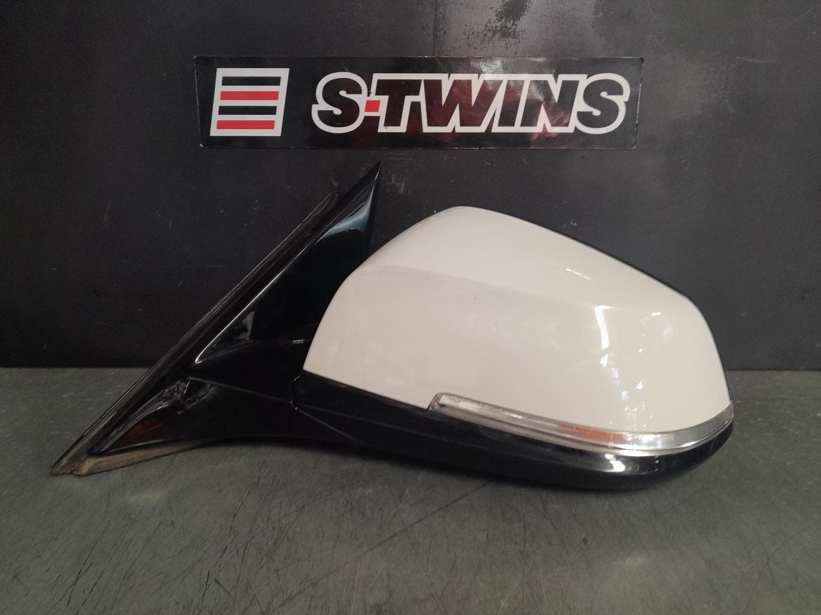 Used auto part listing image: 2014 BMW 3 SERIES LEFT DOOR MIRROR F30/F31, SEDAN/WAGON, M SPORT, W/ LANE CHANGE & CAMERA TYPE, 11/11-05/19 0000359113