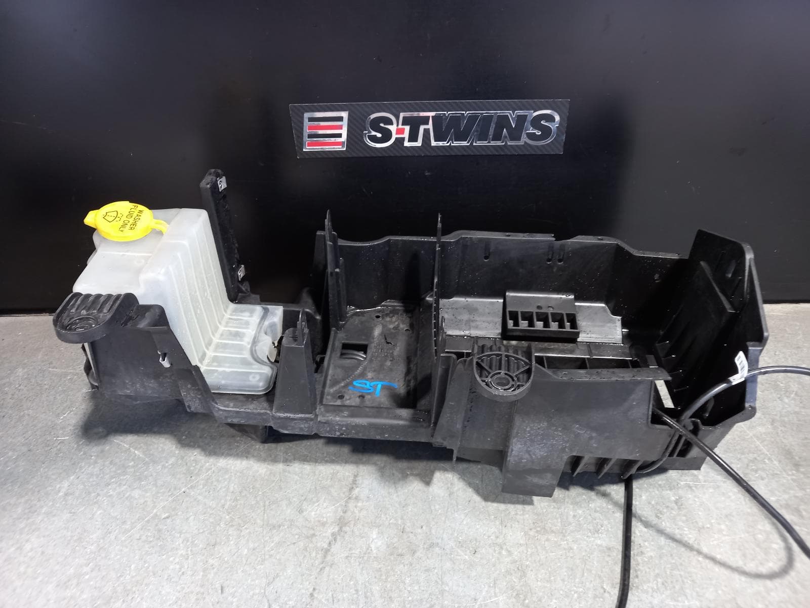 Used auto part listing image: 2013 JEEP WRANGLER WASHER BOTTLE JK, PETROL TYPE, 03/07-07/18 0000193636