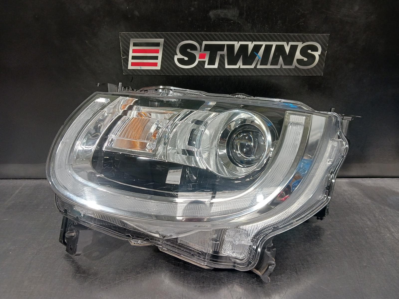 Used auto part listing image: 2022 SUZUKI IGNIS LEFT HEADLAMP MF, LED TYPE, 03/20- 0000240385