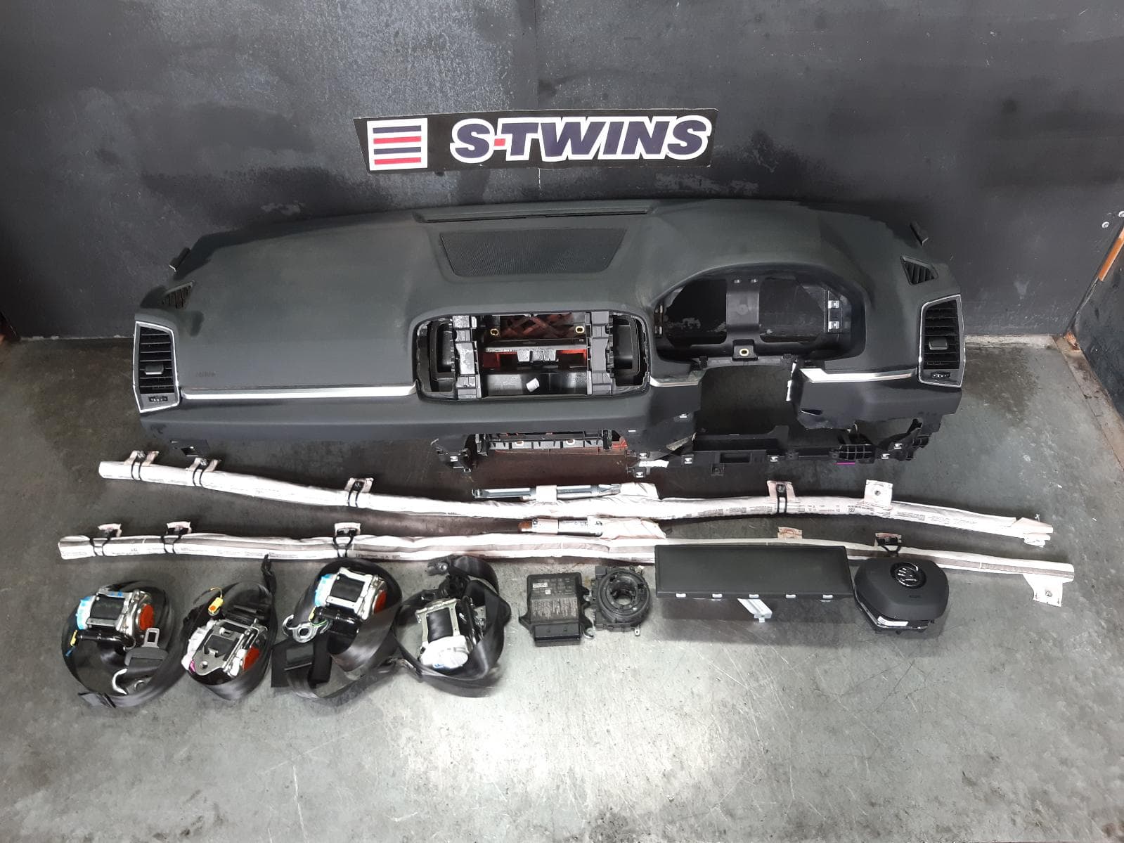 Used auto part listing image: 2020 SKODA KAROQ AIRBAG ASSEMBLY DUAL AIRBAG ASSY, NU, 04/18- 0000303441