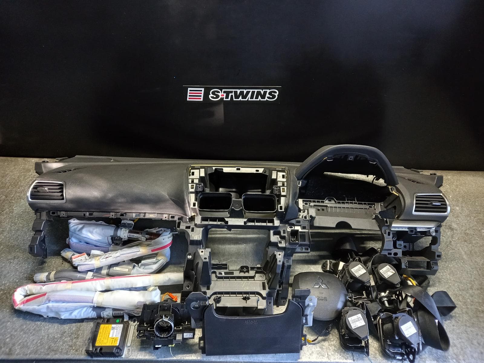Used auto part listing image: 2018 MITSUBISHI ECLIPSE CROSS AIRBAG ASSEMBLY DUAL AIRBAG ASSY, YA-YB, 11/17- 0000271844