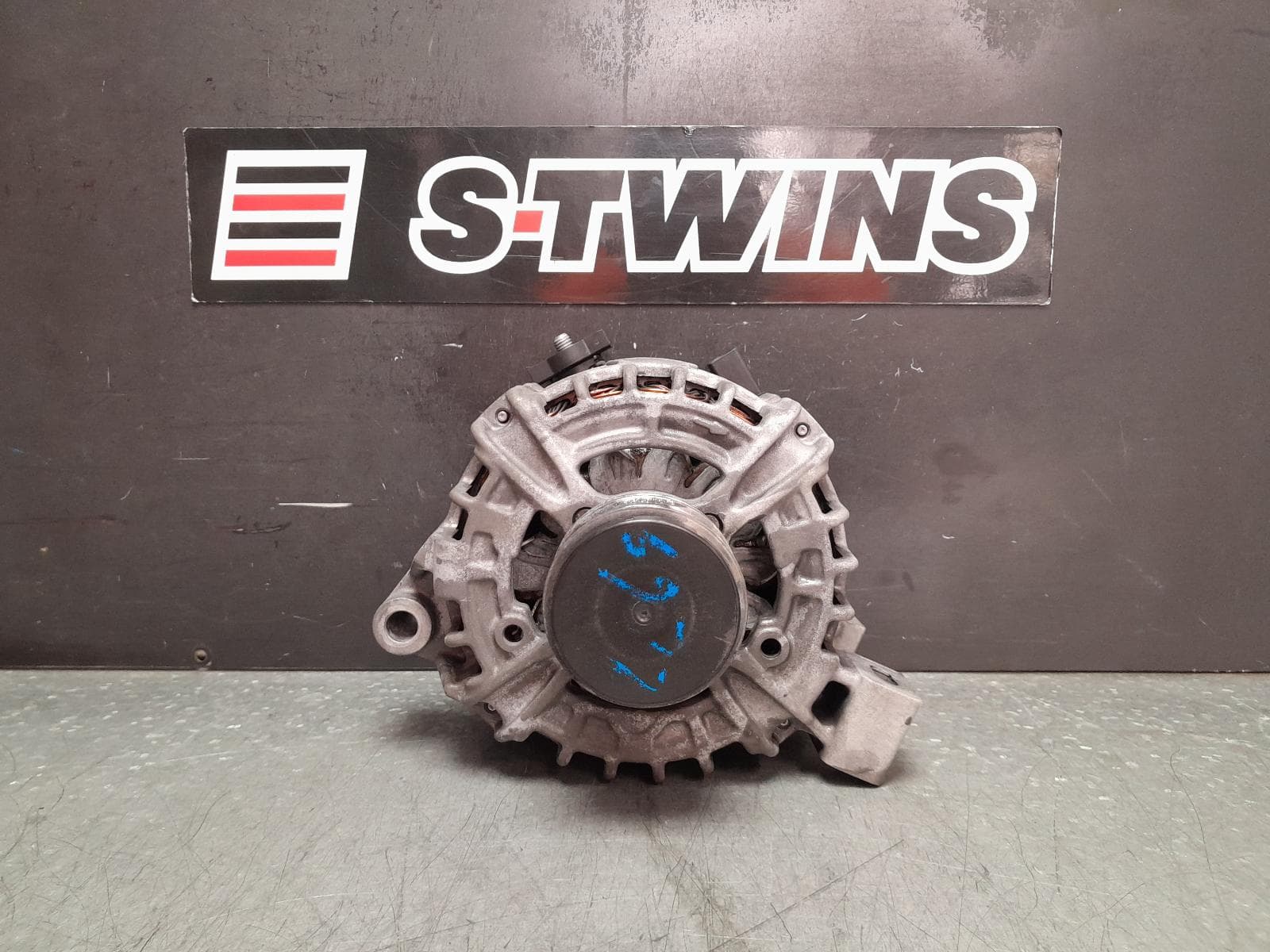 Used auto part listing image: 2013 VOLVO S40 ALTERNATOR PETROL, B5204T8/B5254T12, M SERIES, 02/13-03/15 0000361193