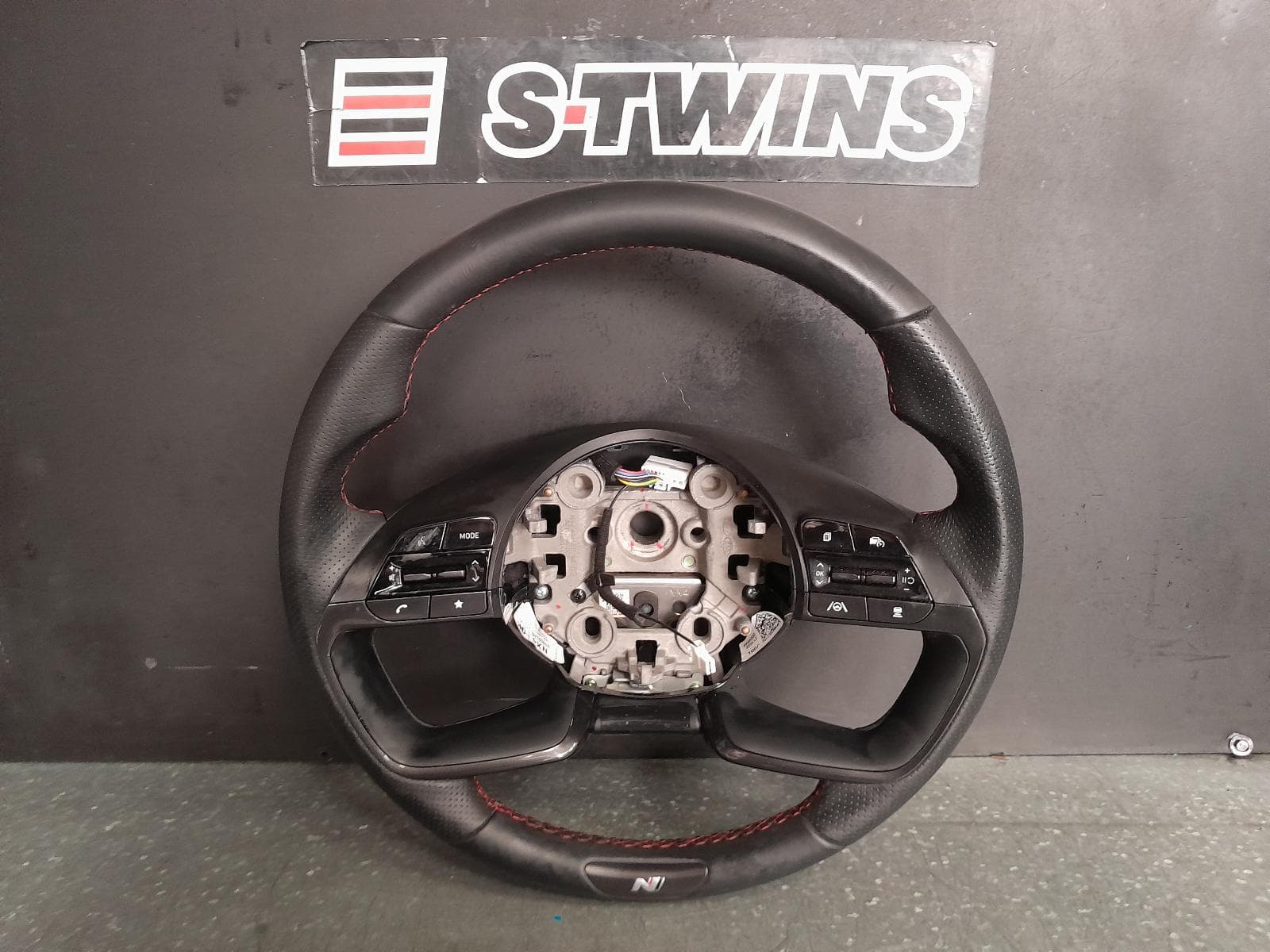 Used auto part listing image: 2022 HYUNDAI TUCSON STEERING WHEEL NX4, 02/21- 0000334554