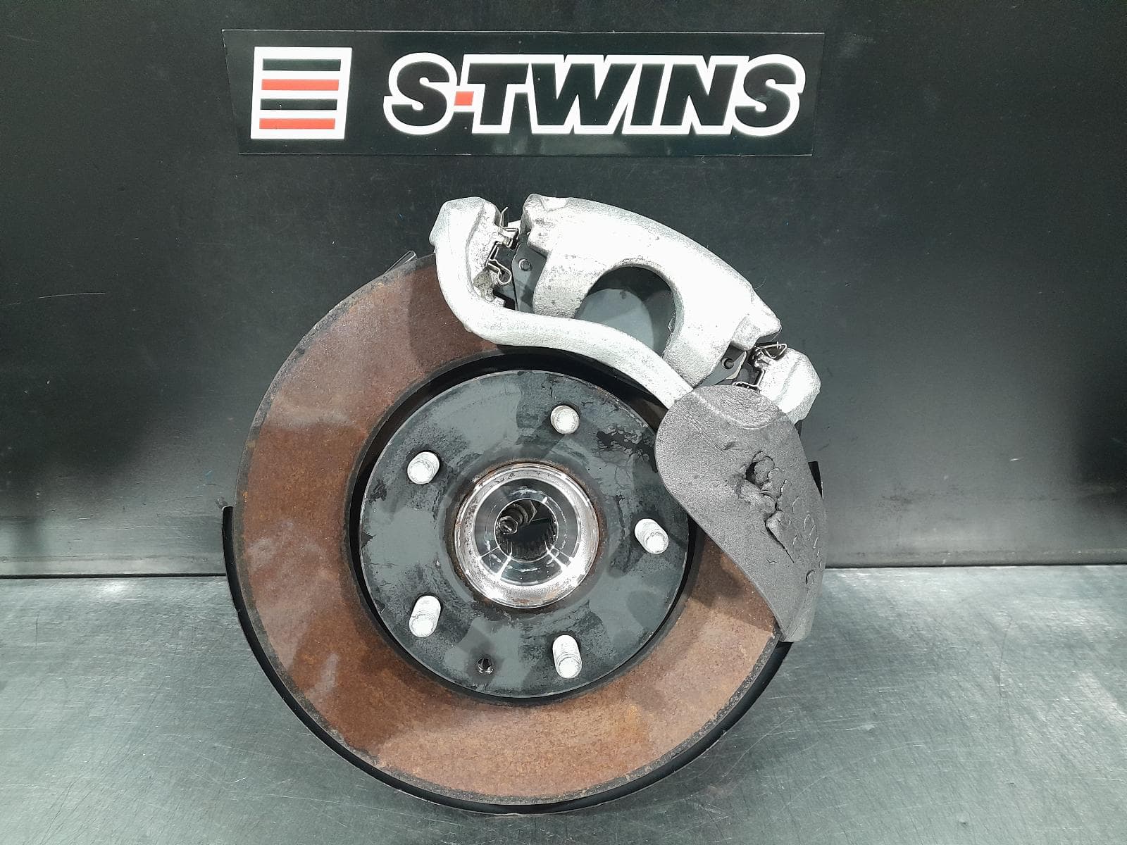 Used auto part listing image: 2021 MAZDA 3 LEFT FRONT HUB ASSEMBLY BP, 03/19- 0000261660