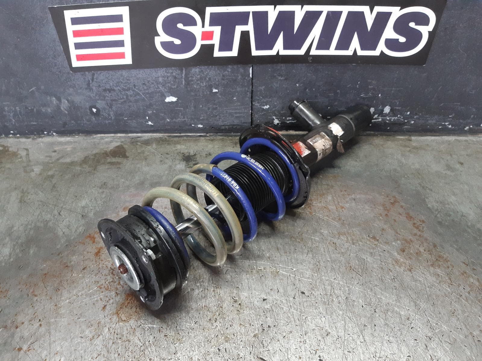 Used auto part listing image: 2014 VOLKSWAGEN GOLF LEFT FRONT STRUT GEN 7, HATCH/WAGON, GTI/R, ADAPTIVE TYPE, 12/12-08/20 0000264906
