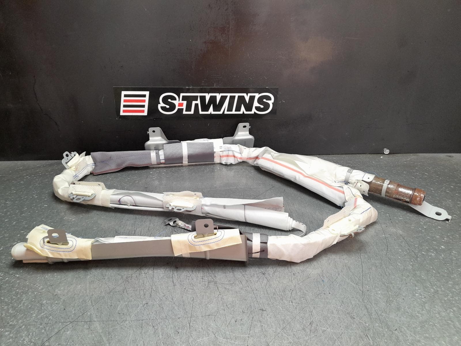 Used auto part listing image: 2022 MITSUBISHI OUTLANDER RIGHT AIRBAG SIDE CURTAIN, ZM, 08/21- 0000358454