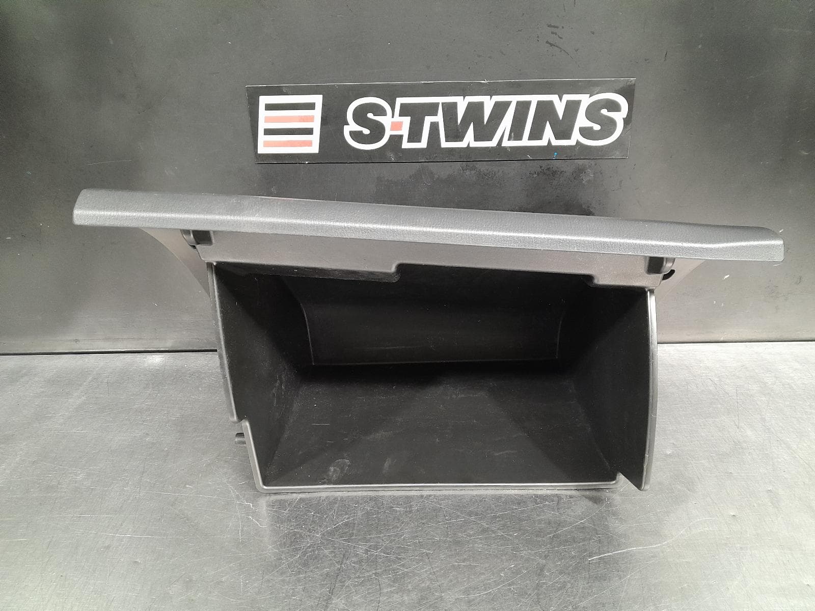 Used auto part listing image: 2014 MAZDA 3 GLOVE BOX BM 06/13-05/16 0000301499