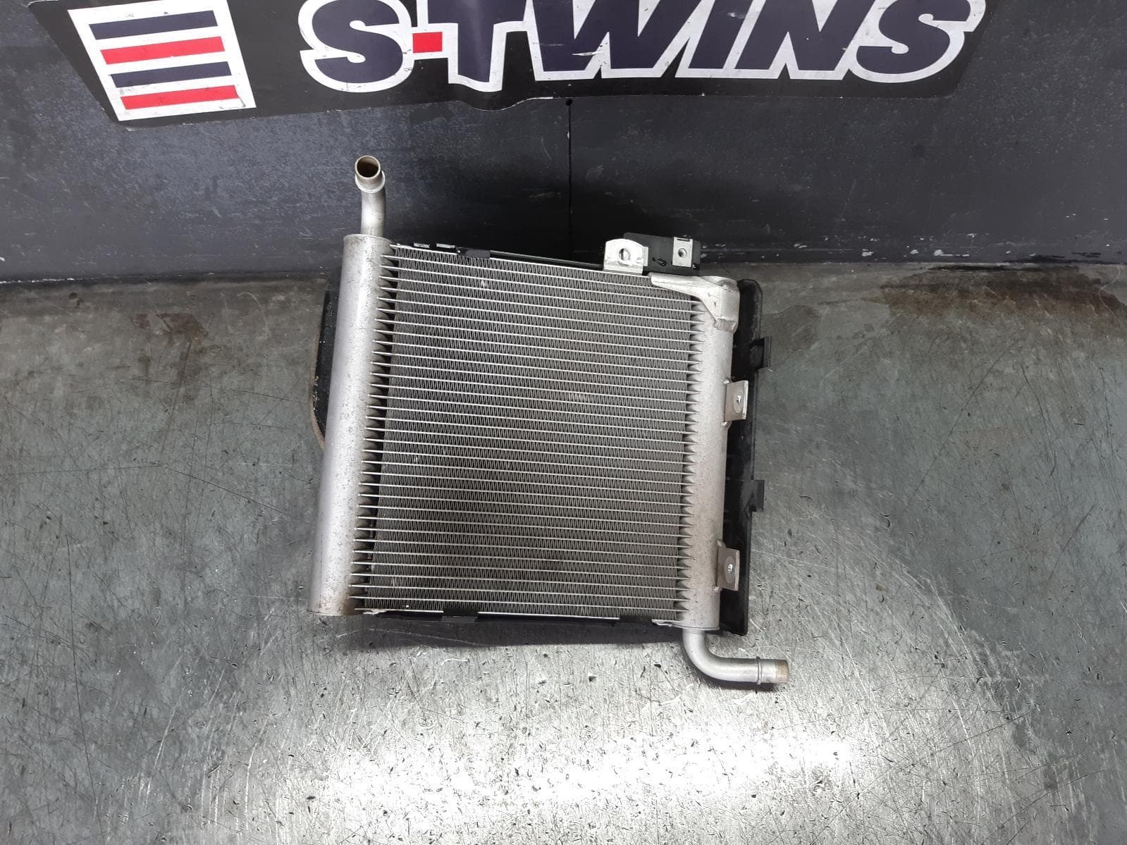 Used auto part listing image: 2017 LAND ROVER RANGEROVER VELAR RADIATOR AUXILIARY, L560, 05/17- 0000306698