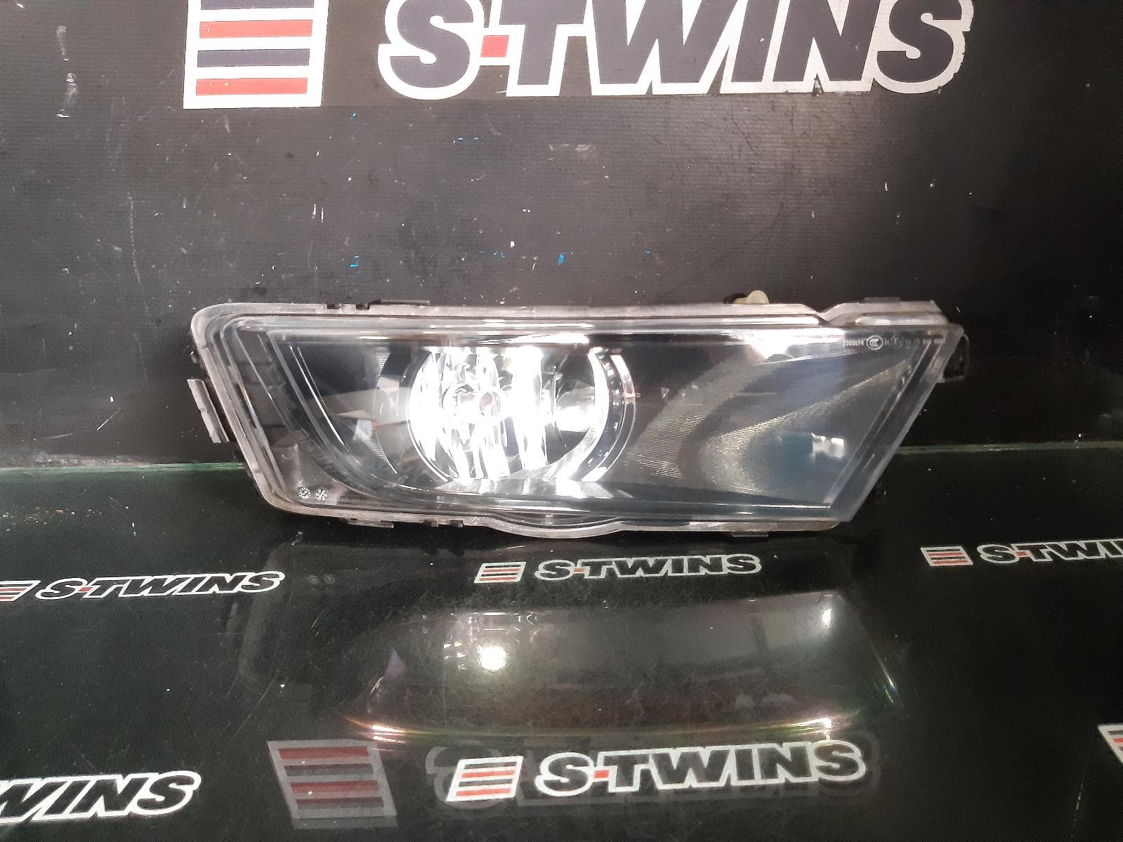 Used auto part listing image: 2014 SKODA OCTAVIA RIGHT INDICATOR FOG SIDE BUMPER FOGLAMP, NE, HALOGEN, NON CORNERING FUNCTION TYPE, 11/13-02/17 0000303450