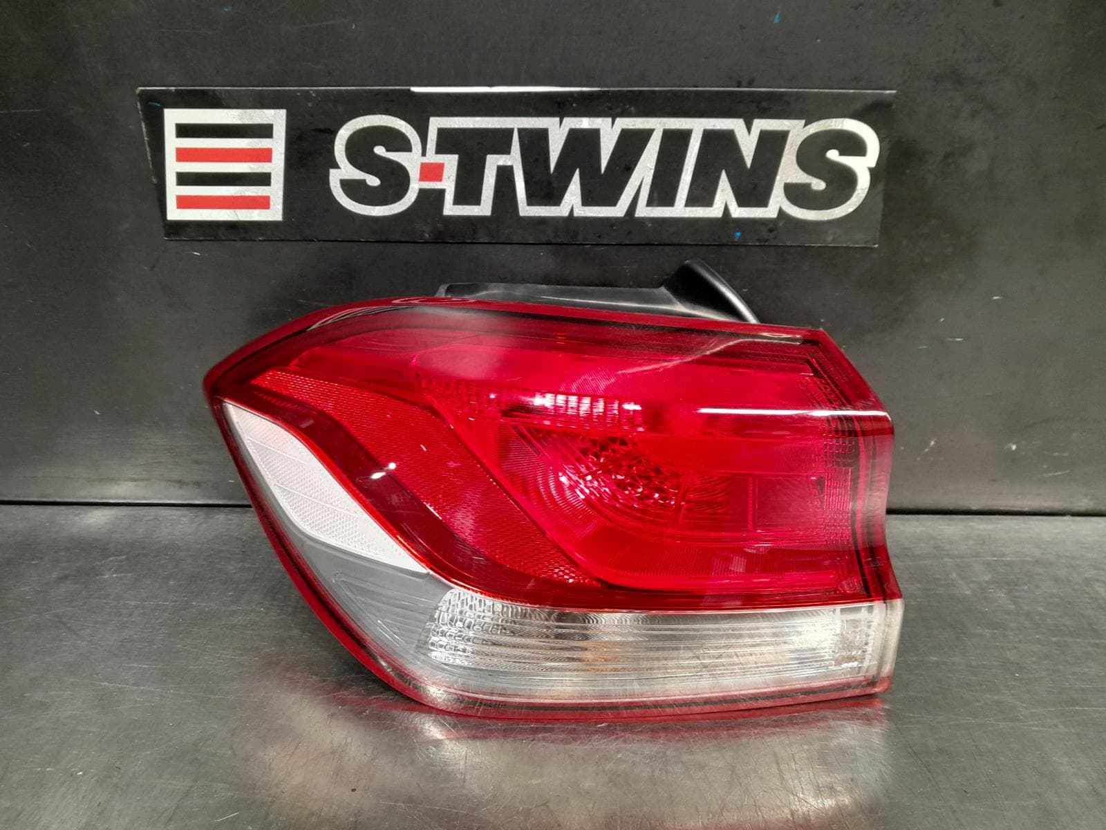 Used auto part listing image: 2019 HYUNDAI I30 LEFT TAILLIGHT IN BODY, PD, HATCH (S.KOREA VIN KMHH), STANDARD, NON LED TYPE, 03/17- 0000306868