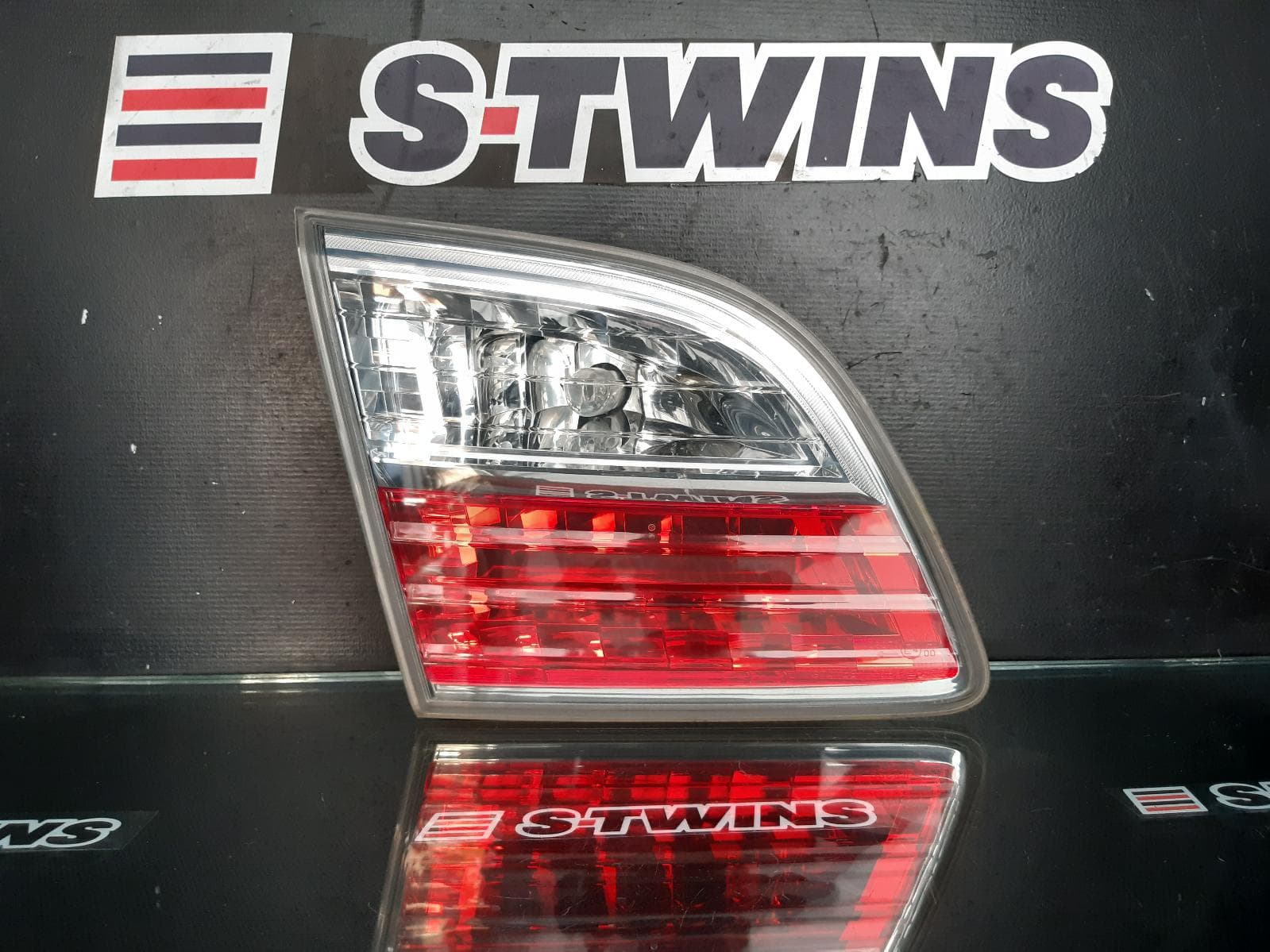 Used auto part listing image: 2011 MAZDA CX9 REAR GARNISH TAILGATE LAMP (LH SIDE), TB, 06/09-10/12 0000160328
