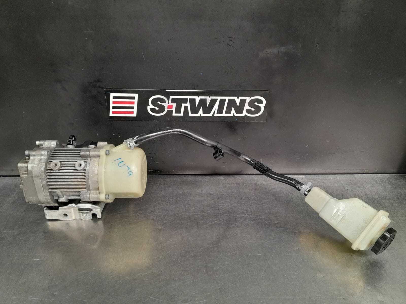 Used auto part listing image: 2020 JEEP WRANGLER STEERING PUMP JL, 08/18- 0000307512