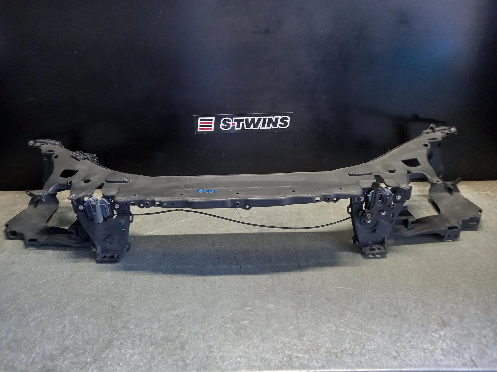 Used auto part listing image: 2010 VOLVO S60/V60 RADIATOR SUPPORT S60/V60, F SERIES, 12/10-11/13 0000274120