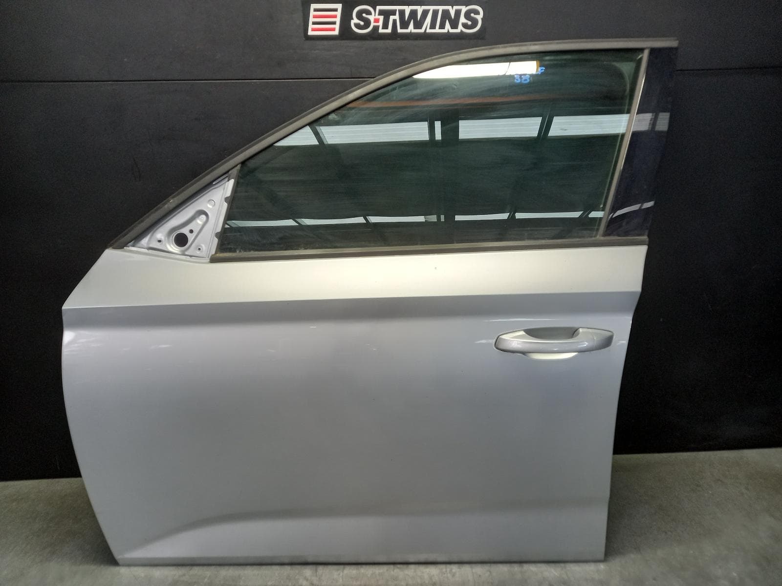 Used auto part listing image: 2021 SKODA SCALA LEFT FRONT DOOR NW, 09/19- 0000349098