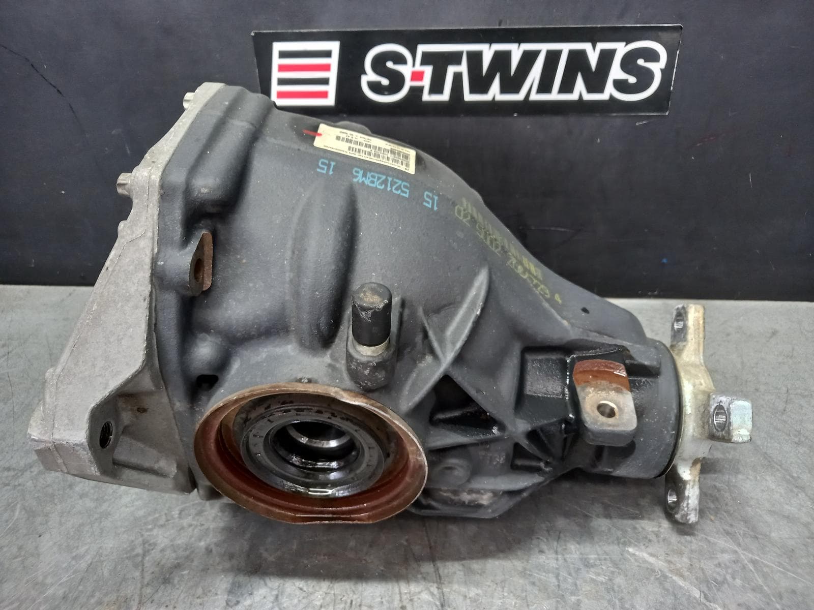Used auto part listing image: 2016 MERCEDES C CLASS DIFFERENTIAL CENTRE REAR, W205/S205/C205, C250d, 2.474 RATIO, 06/14-07/18 0000354514