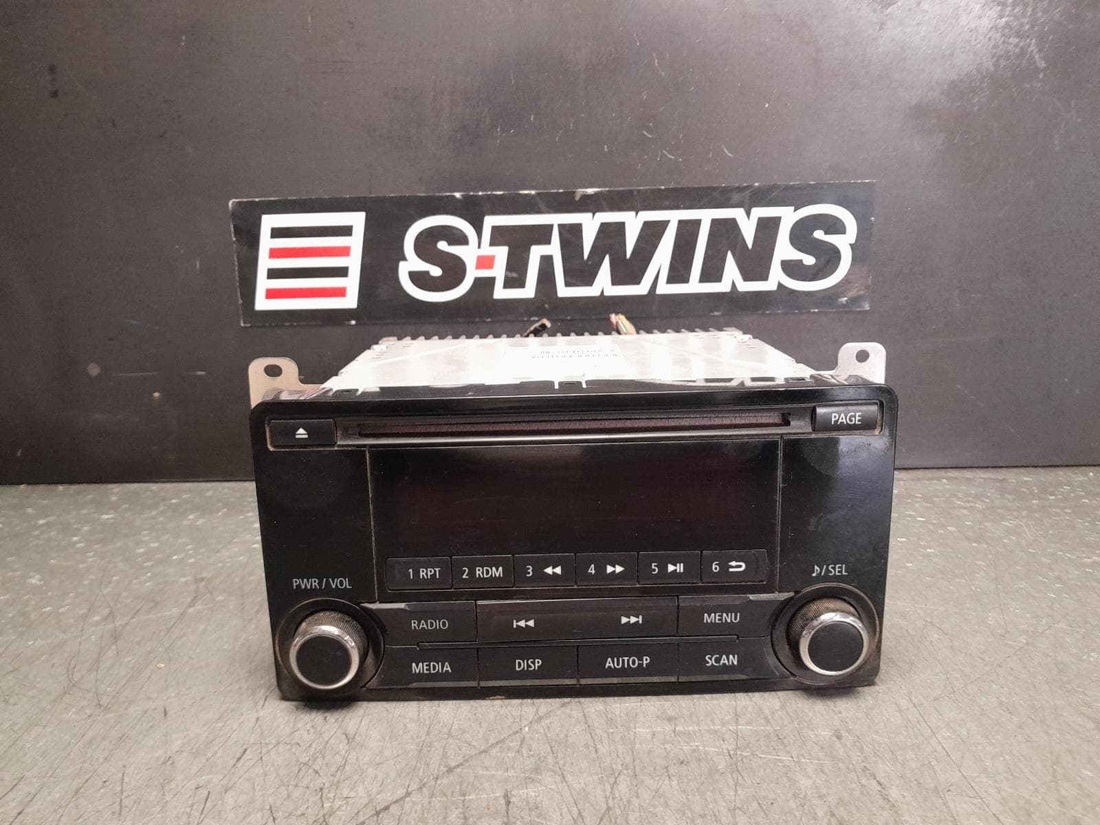 Used auto part listing image: 2016 MITSUBISHI TRITON HEAD UNIT, W/ DISPLAY UNIT, 6.1IN TOUCHSCREEN, W/ CD PLAYER & TWIN KNOBS TYPE, MQ-MR, 12/16-10/23 0000347575