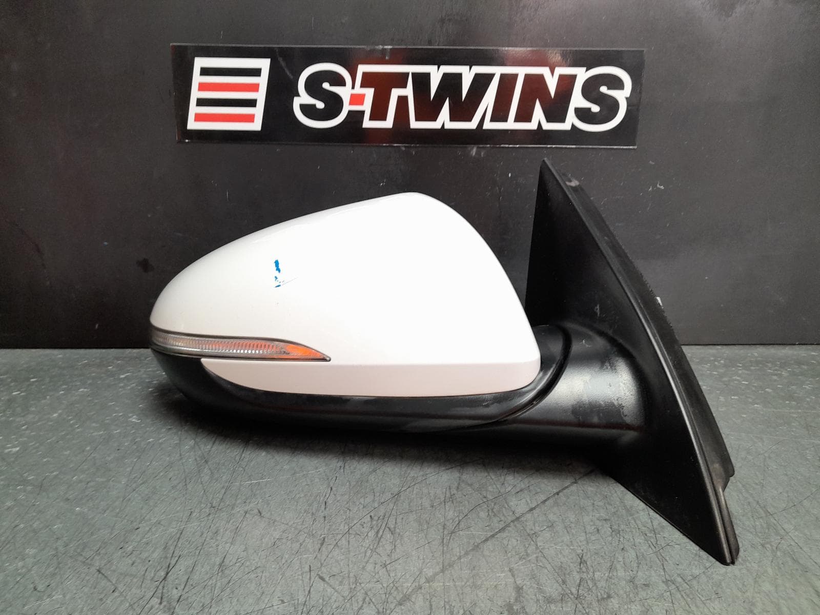 Used auto part listing image: 2018 HYUNDAI I30 RIGHT DOOR MIRROR PD, HATCH (S.KOREA VIN KMHH), W/ POWER FOLD, INDICATOR, NON BLIND SPOT TYPE, 03/17-12/23 0000354969