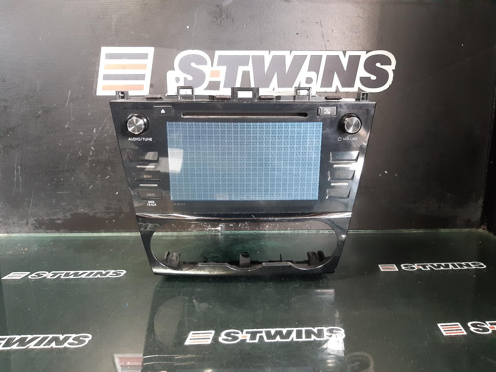 Used auto part listing image: 2015 SUBARU FORESTER SAT NAV HEAD UNIT (P/N ON FACE FF287KS), SJ, 03/15-08/18 0000265196