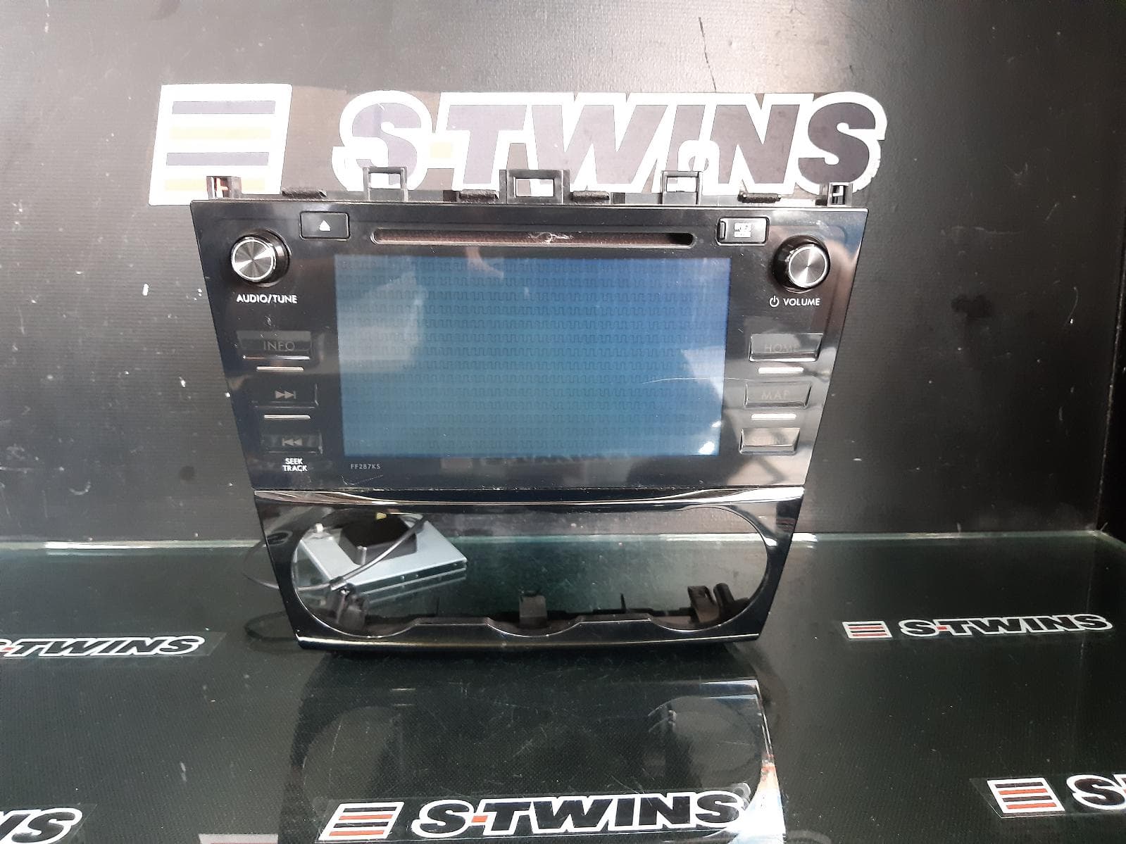 Used auto part listing image: 2015 SUBARU FORESTER SAT NAV HEAD UNIT (P/N ON FACE FF287KS), SJ, 03/15-08/18 0000186337