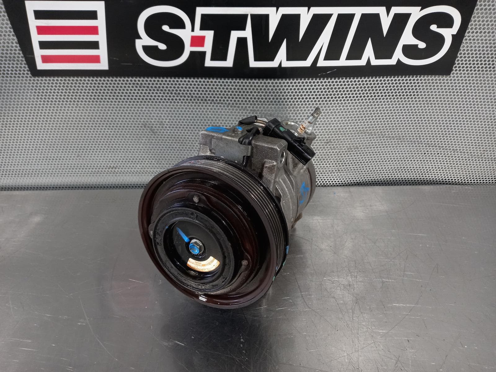 Used auto part listing image: 2012 JEEP GRANDCHEROKEE A C COMPRESSOR WK, 3.0, DIESEL, 06/11-03/13 0000160405