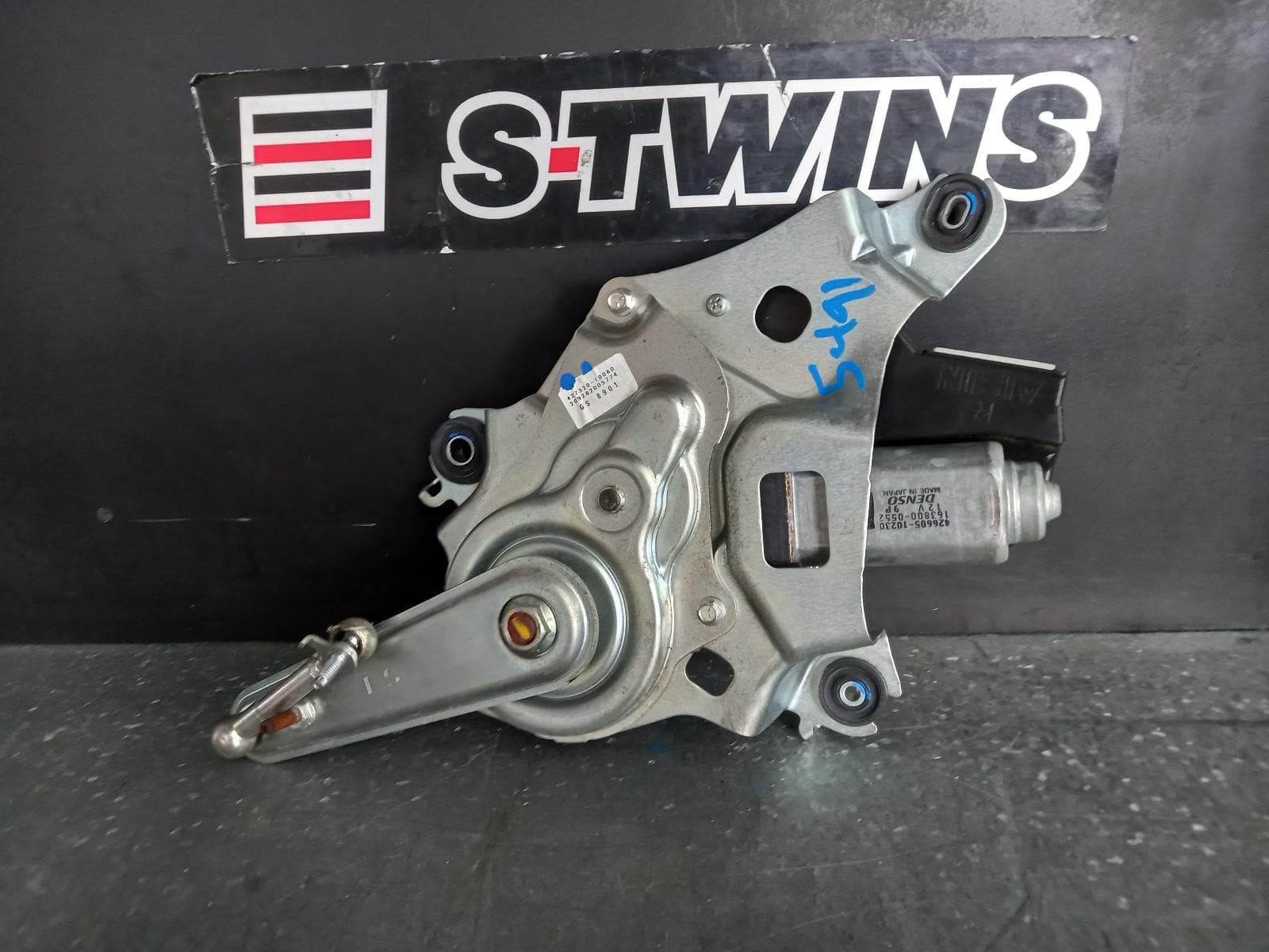 Used auto part listing image: 2012 LEXUS GS300 TAILGATE REGULATOR L10, 04/12-09/20 0000334440