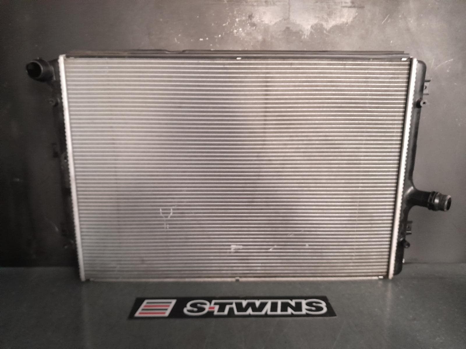 Used auto part listing image: 2014 VOLKSWAGEN SCIROCCO RADIATOR PRIMARY RADIATOR (CLOSEST TO ENGINE), AUTO/MANUAL, 2.0, PETROL, 1S, 12/08-12/17 0000339171