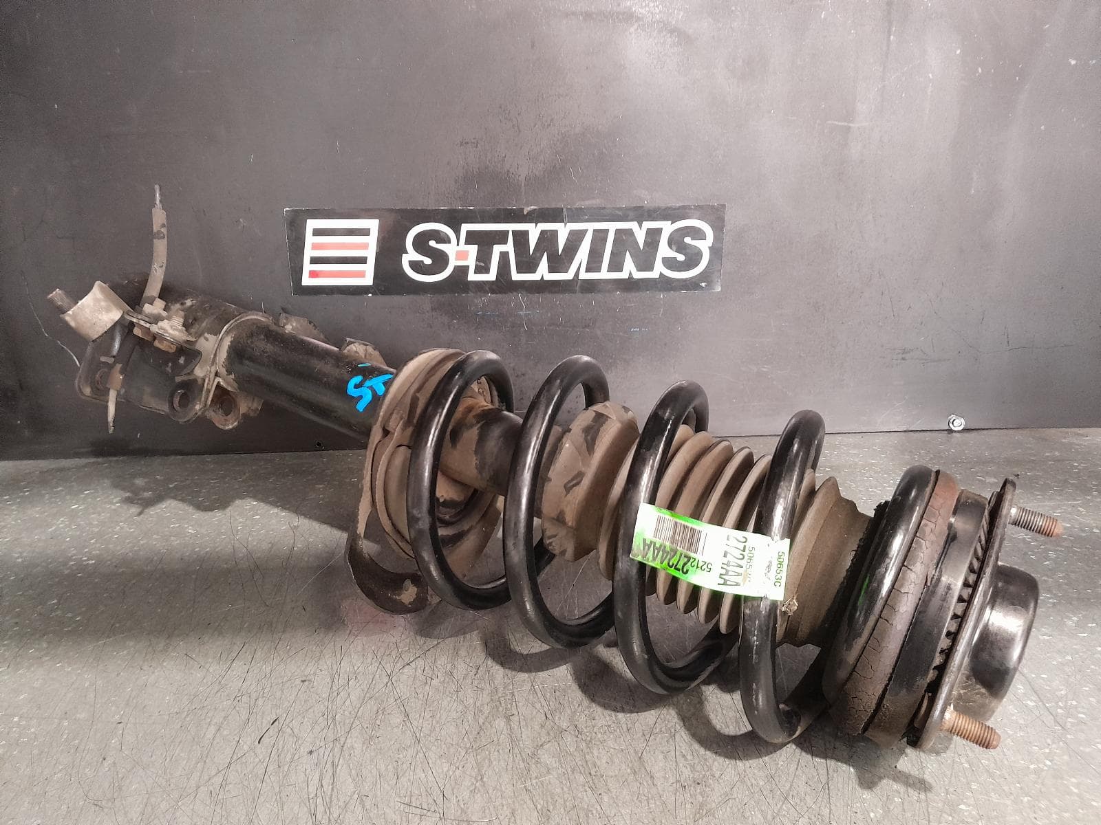 Used auto part listing image: 2013 DODGE JOURNEY LEFT FRONT STRUT JC, 3.6, PETROL, 05/08-12/16 0000343615