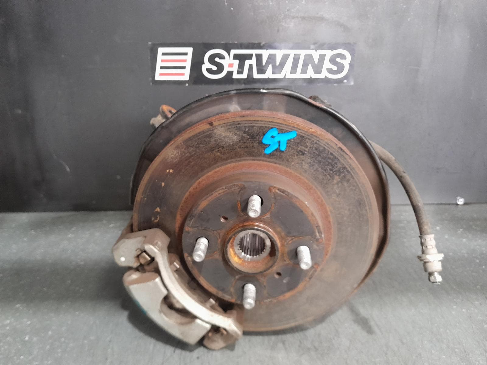 Used auto part listing image: 2018 TOYOTA YARIS LEFT FRONT HUB ASSEMBLY NCP9#-NCP13#, 10/05-12/19 0000343663