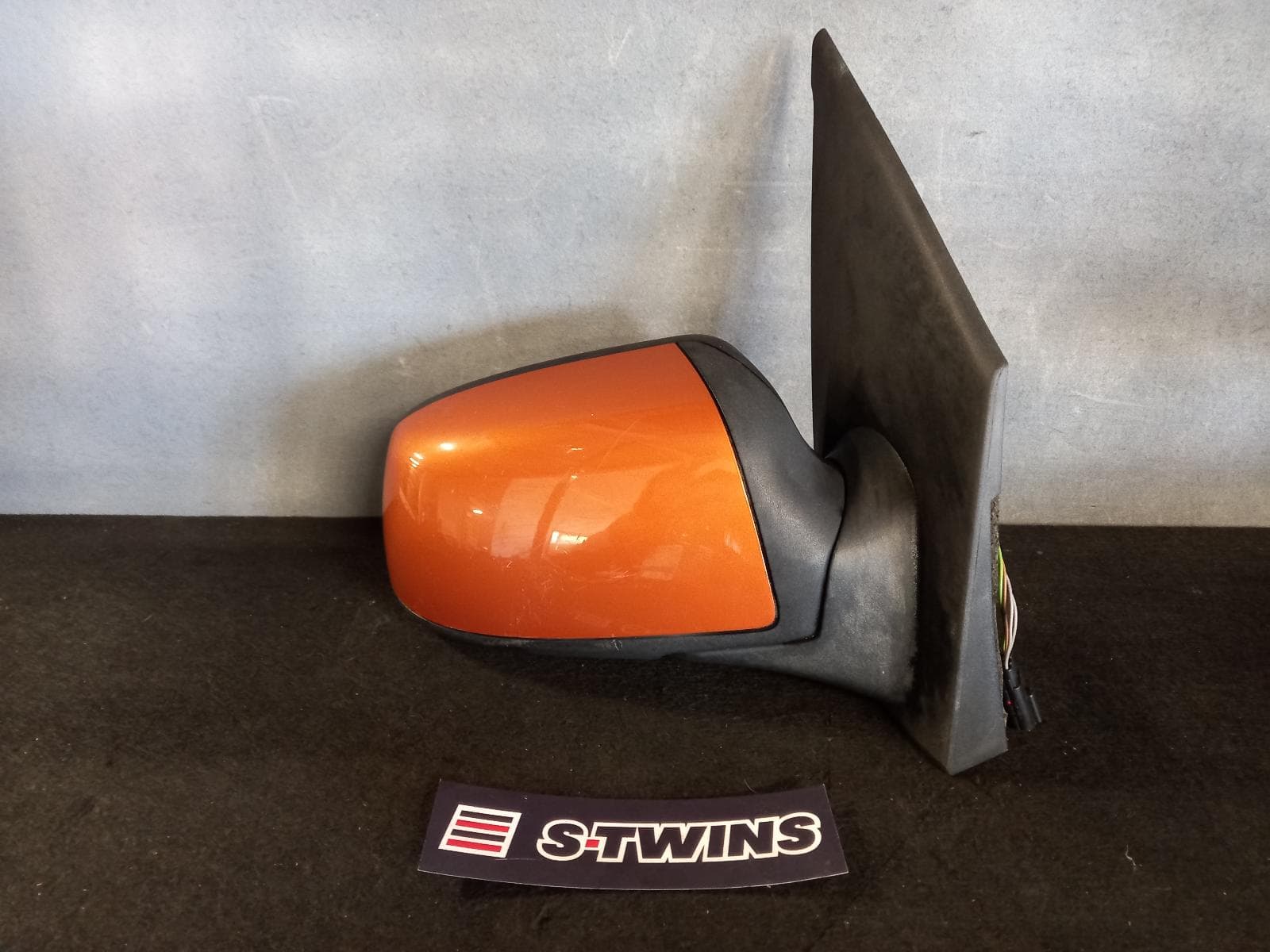 Used auto part listing image: 2004 FORD FIESTA RIGHT DOOR MIRROR WP, ELECTRIC, 03/04-10/05 0000123648