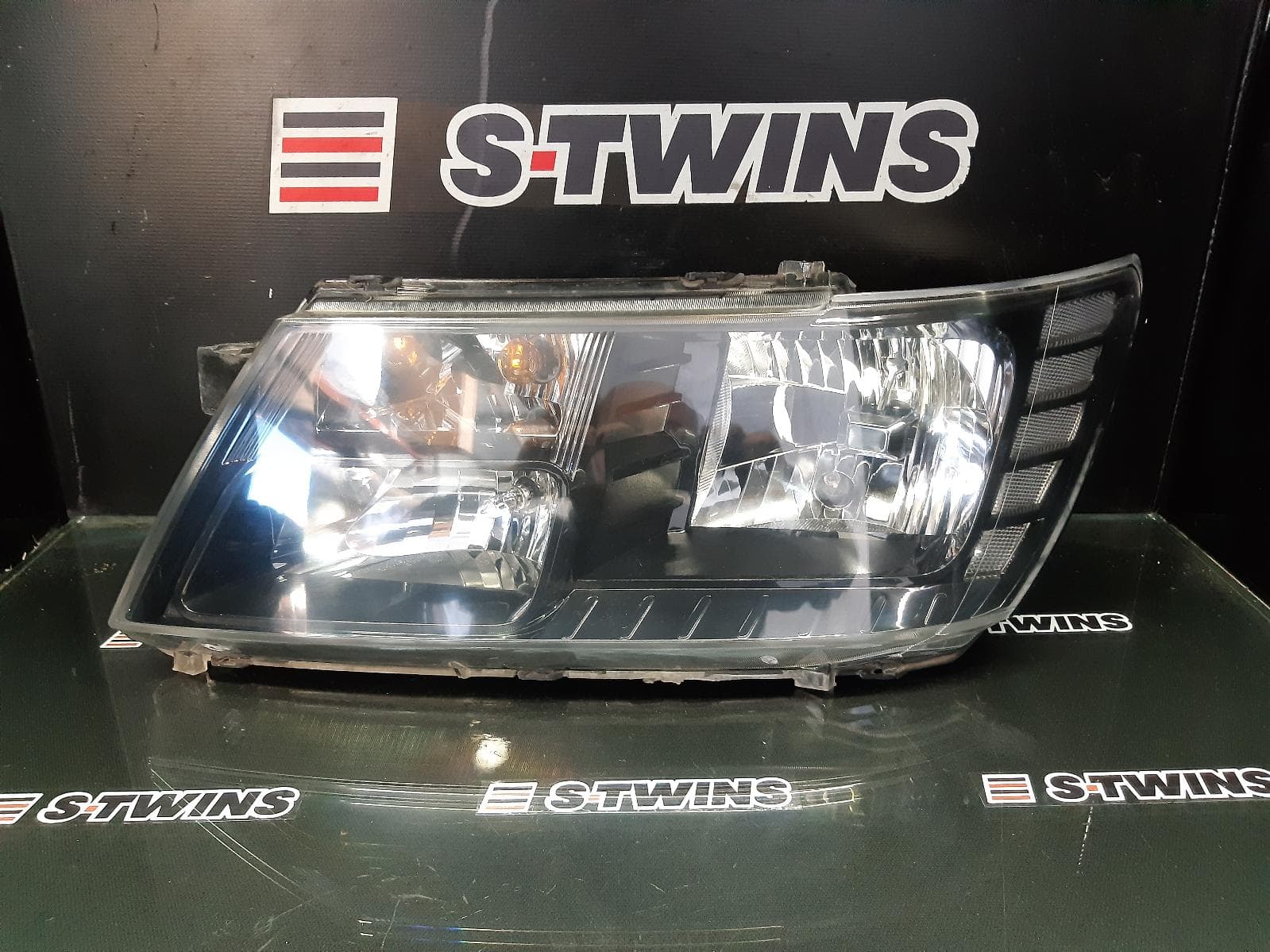 Used auto part listing image: 2015 DODGE JOURNEY LEFT HEADLAMP JC, BLACK INSERT, 09/08-12/16 0000163163