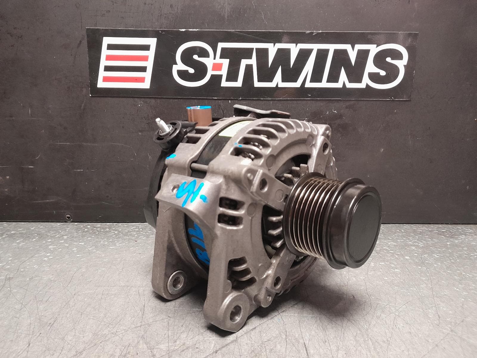 Used auto part listing image: 2014 TOYOTA ESTIMA ALTERNATOR PETROL, 2.4, 2AZ-FE, XR50, 05-19 (IMPORT) 0000353218