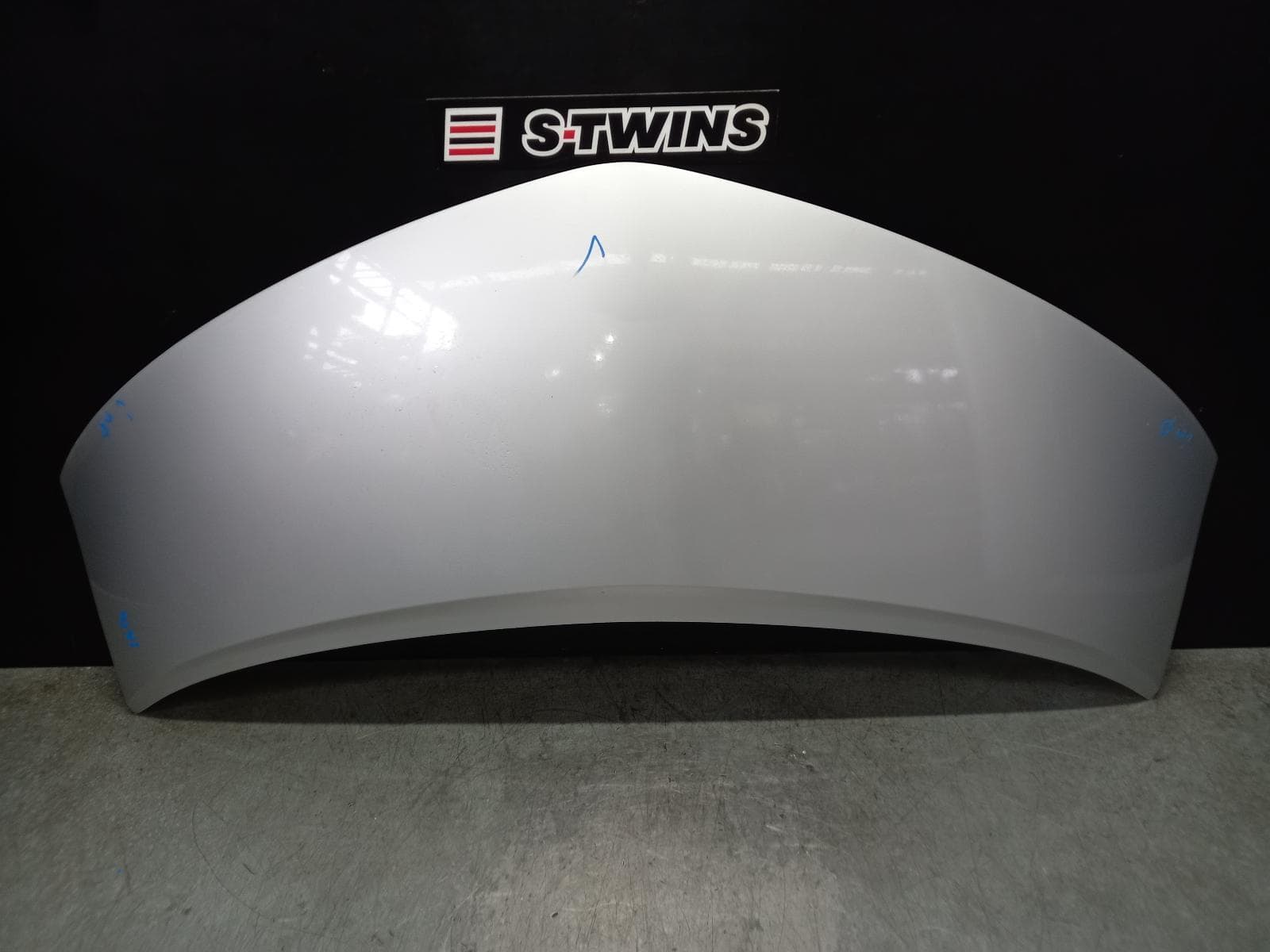 Used auto part listing image: 2014 TOYOTA ESTIMA BONNET XR50, 05-19 0000353097
