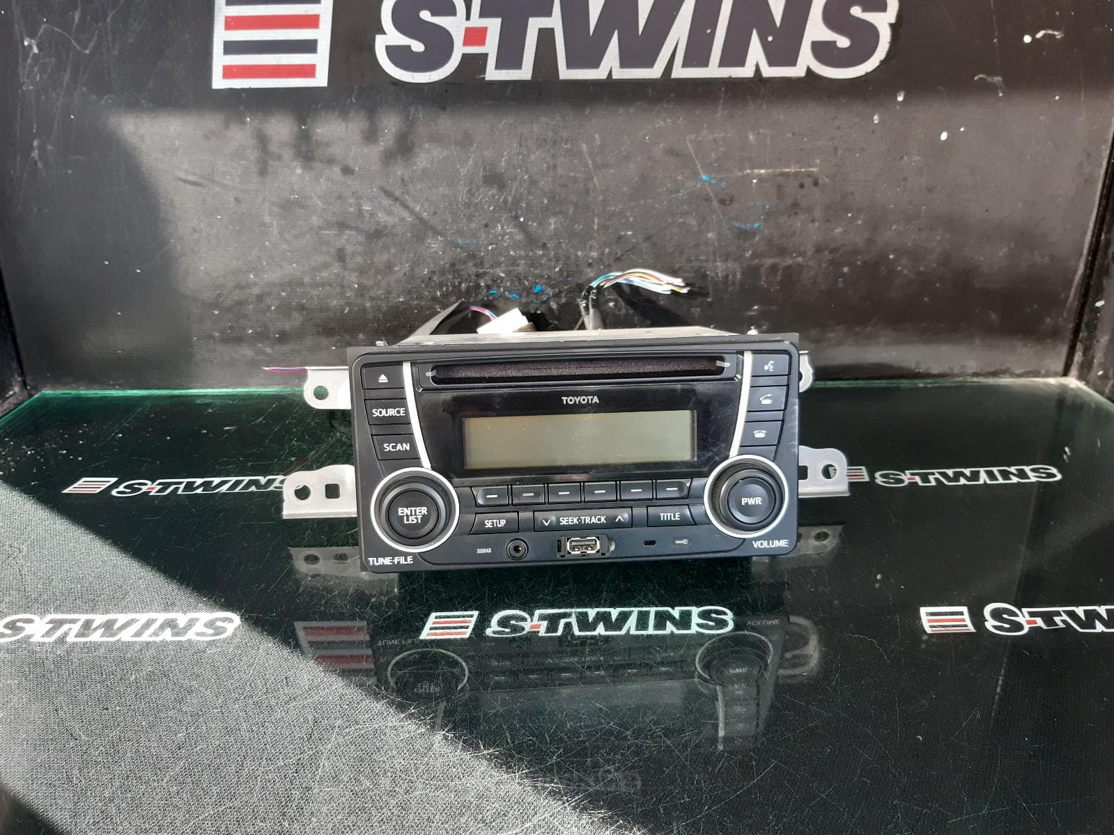 Used auto part listing image: 2013 TOYOTA YARIS SINGLE DISC CD PLAYER (P/N ON FACE 22842), NCP13#, 08/11-12/19 0000346972