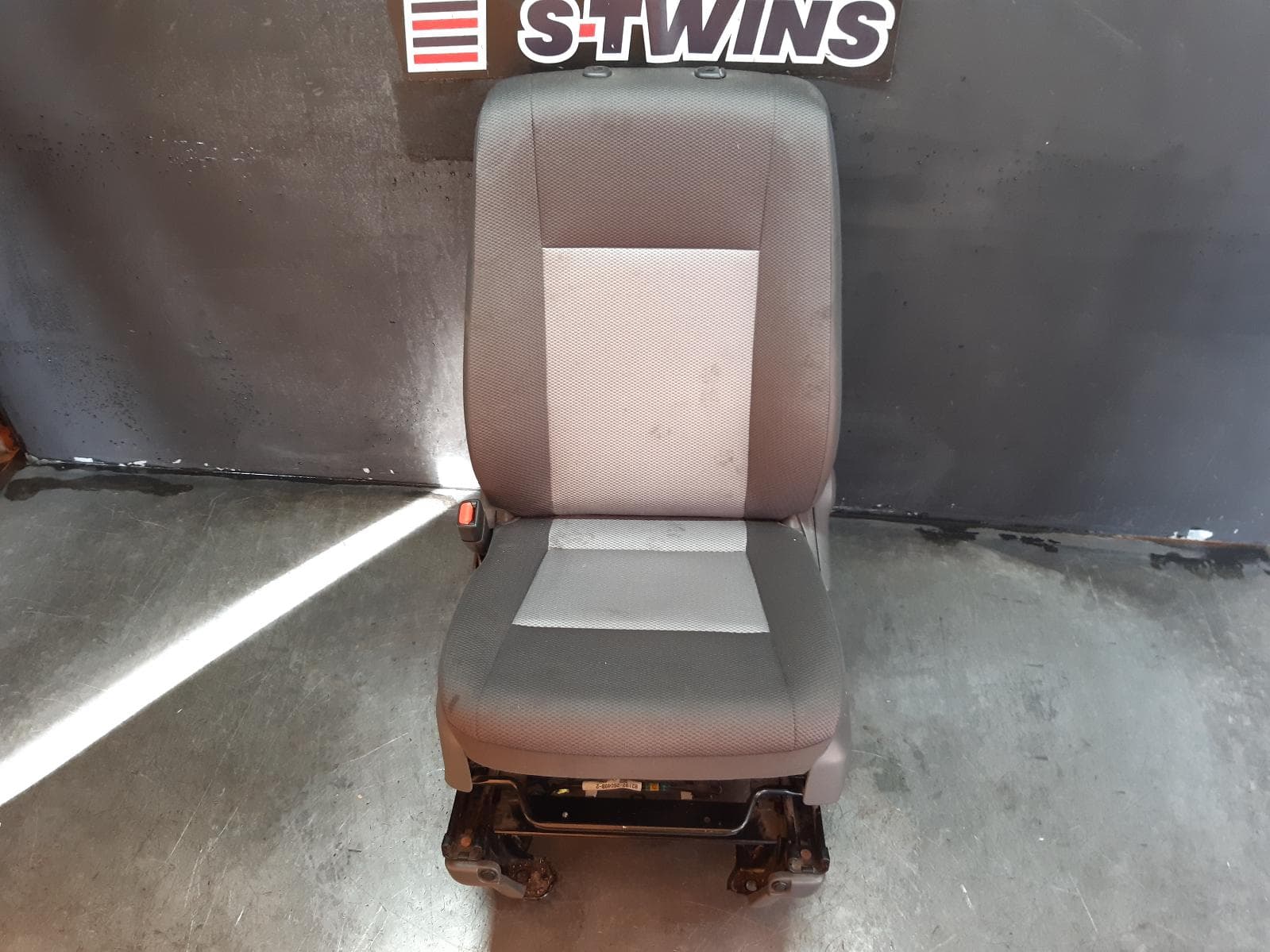 Used auto part listing image: 2020 TOYOTA HIACE FRONT SEAT LH FRONT, 300 SERIES, CLOTH, GREY, 02/19- 0000347413