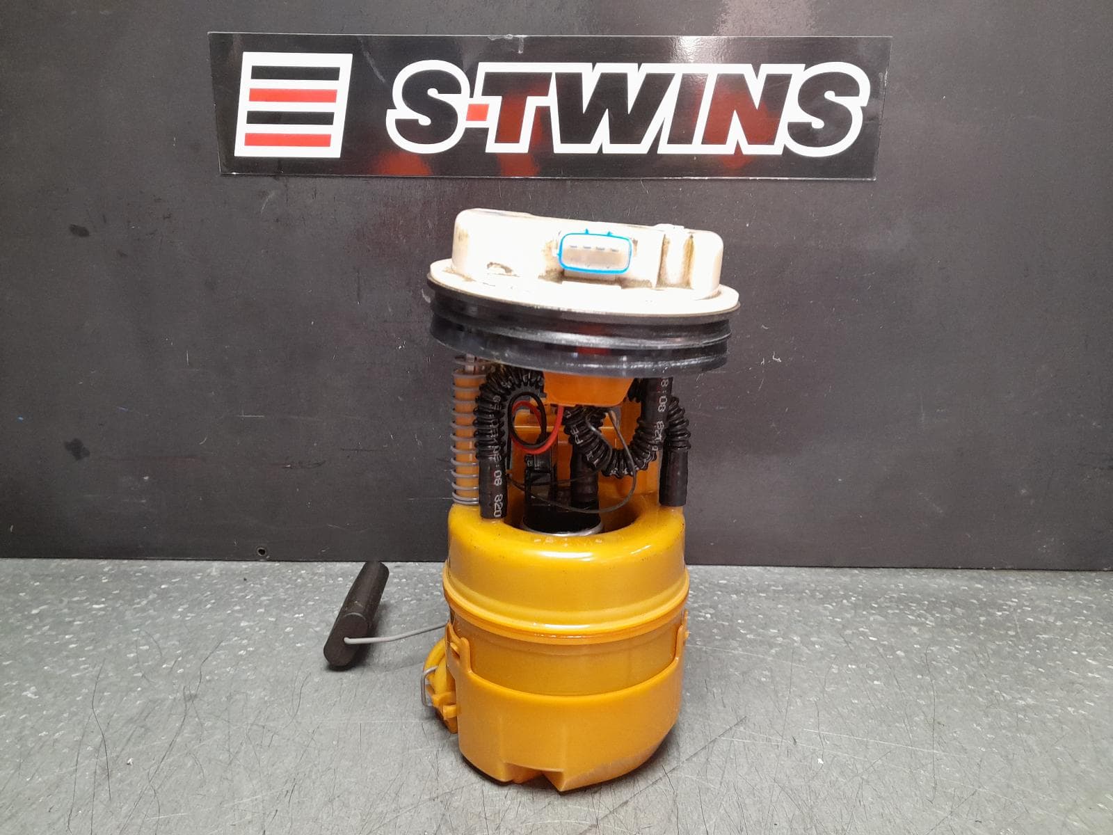Used auto part listing image: 2008 NISSAN TIIDA FUEL PUMP PUMP & SENDER, 1.8, MR18, PETROL, C11. VIN MNT (THAI BUILT), 09/04-01/13 0000355098