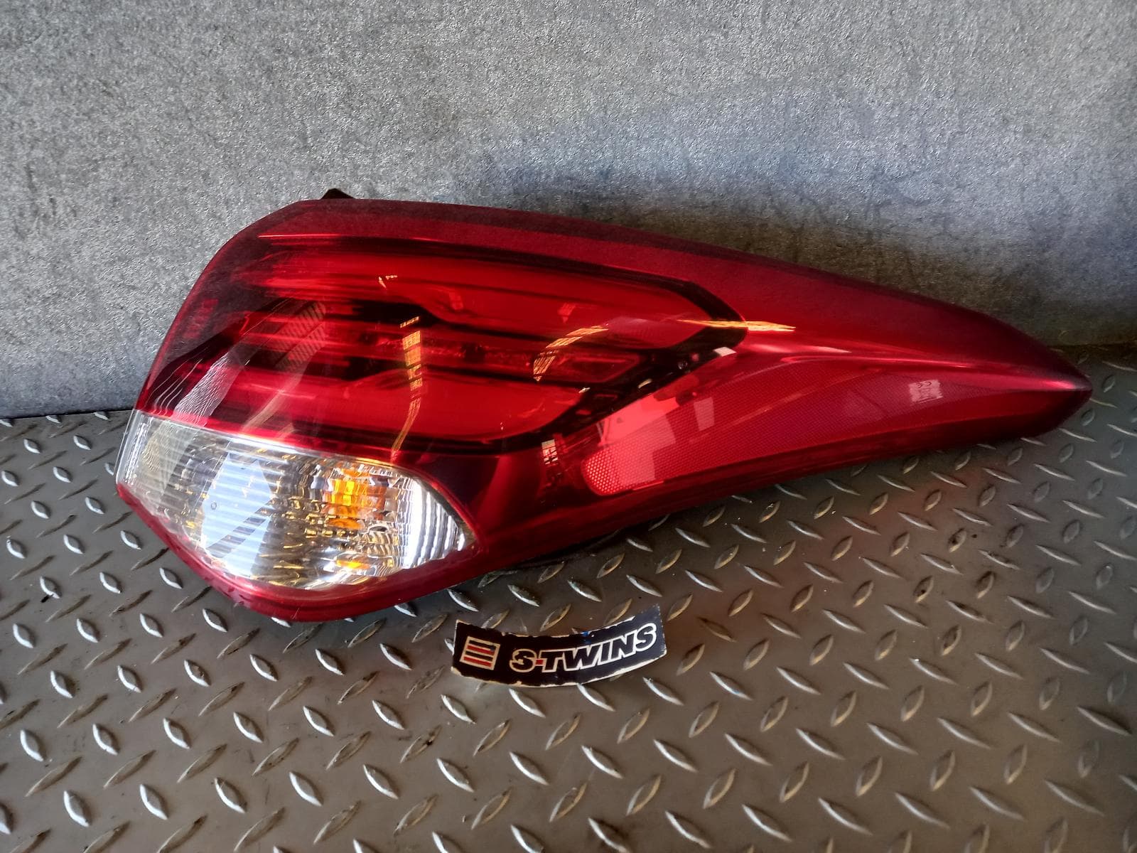 Used auto part listing image: 2017 HYUNDAI I40 RIGHT TAILLIGHT VF, SEDAN, 06/15-12/19 0000135191