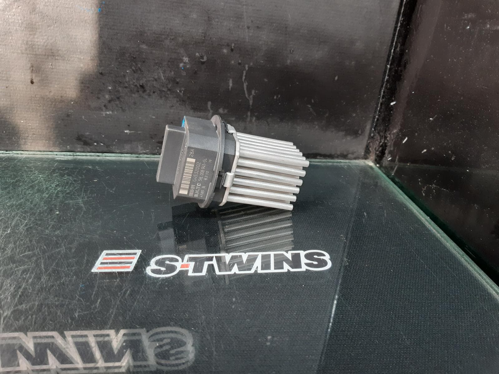Used auto part listing image: 2010 CITROEN C5 FAN SPEED RESISTOR DIGITAL CLIMATE TYPE, X7, 09/08- 0000351579