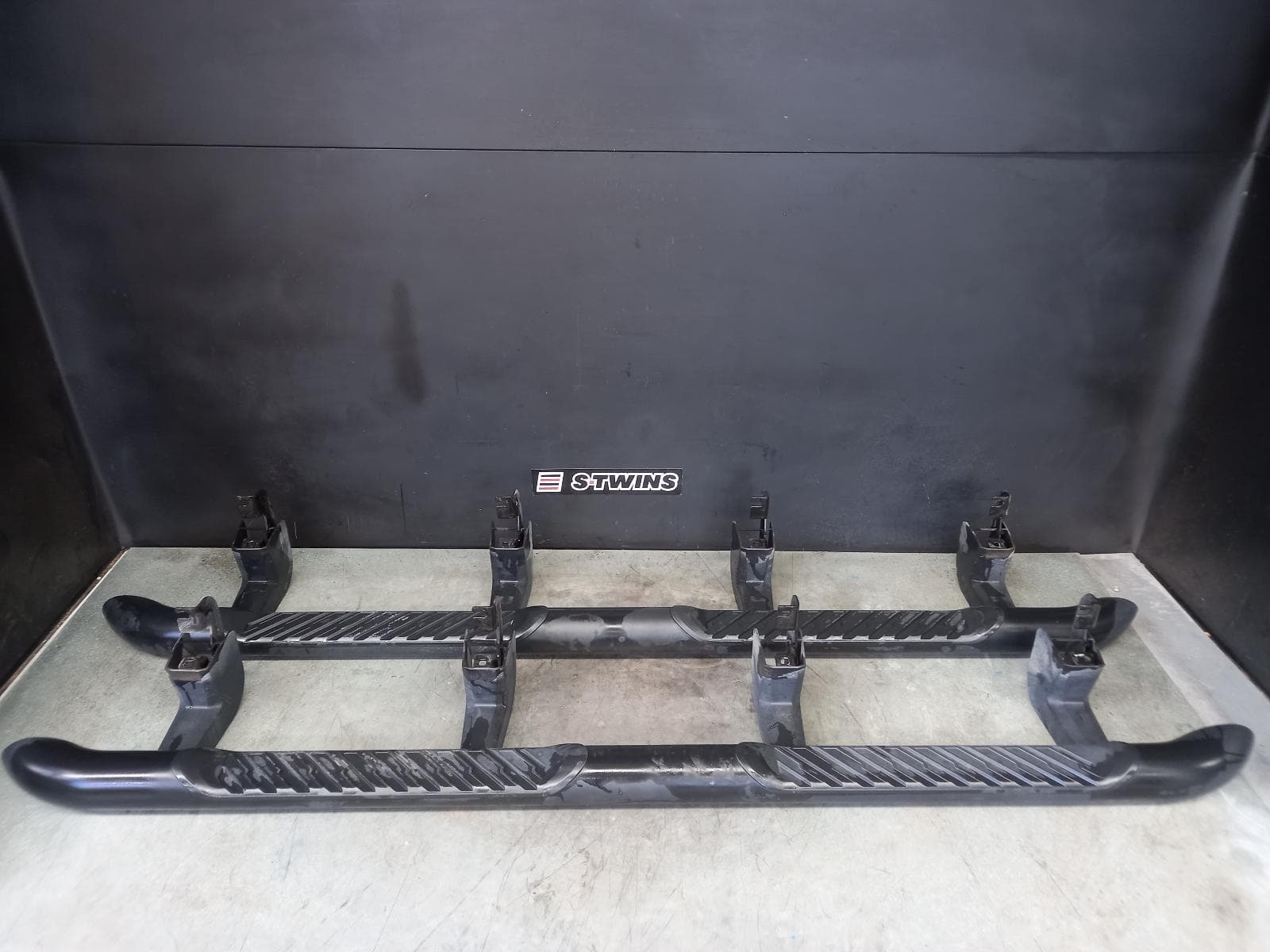 Used auto part listing image: 2022 CHEVROLET SILVERADO SIDE STEP SKIRT GMSV RHD 2500, T1, 07/21- 0000315985