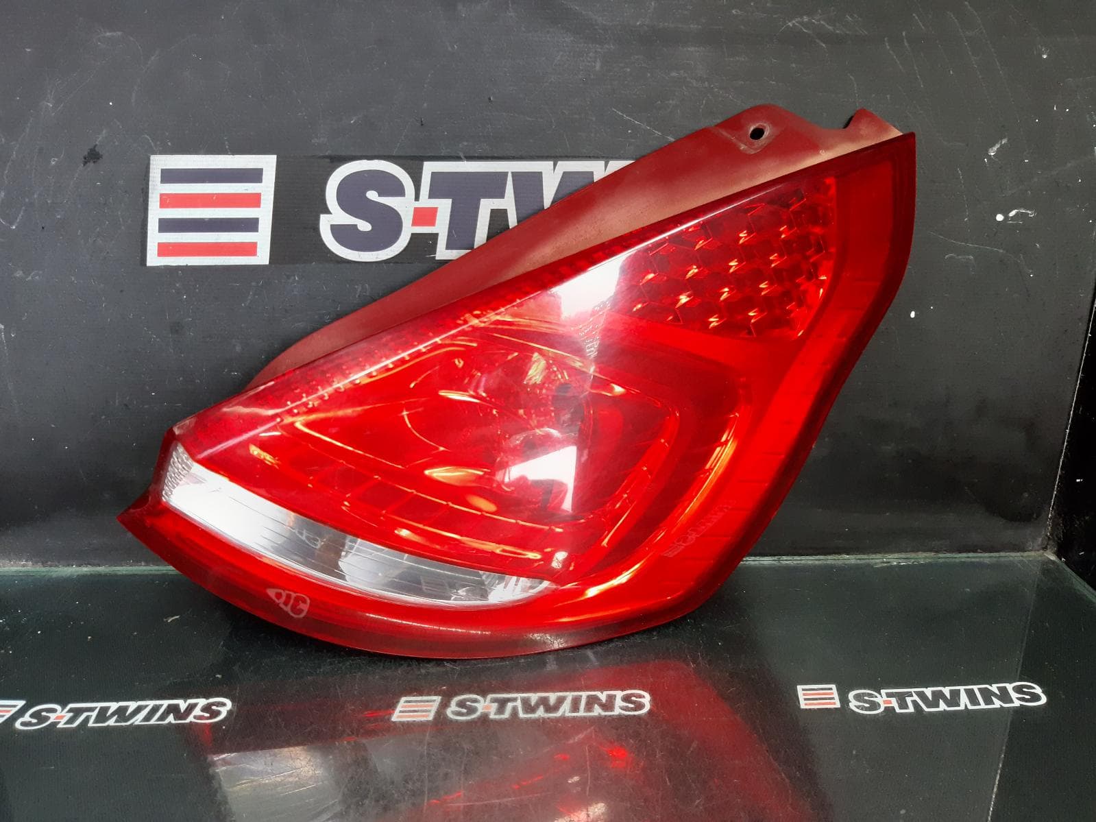 Used auto part listing image: 2011 FORD FIESTA RIGHT TAILLIGHT WT, HATCH, IN BODY, 10/10-08/13 0000353511