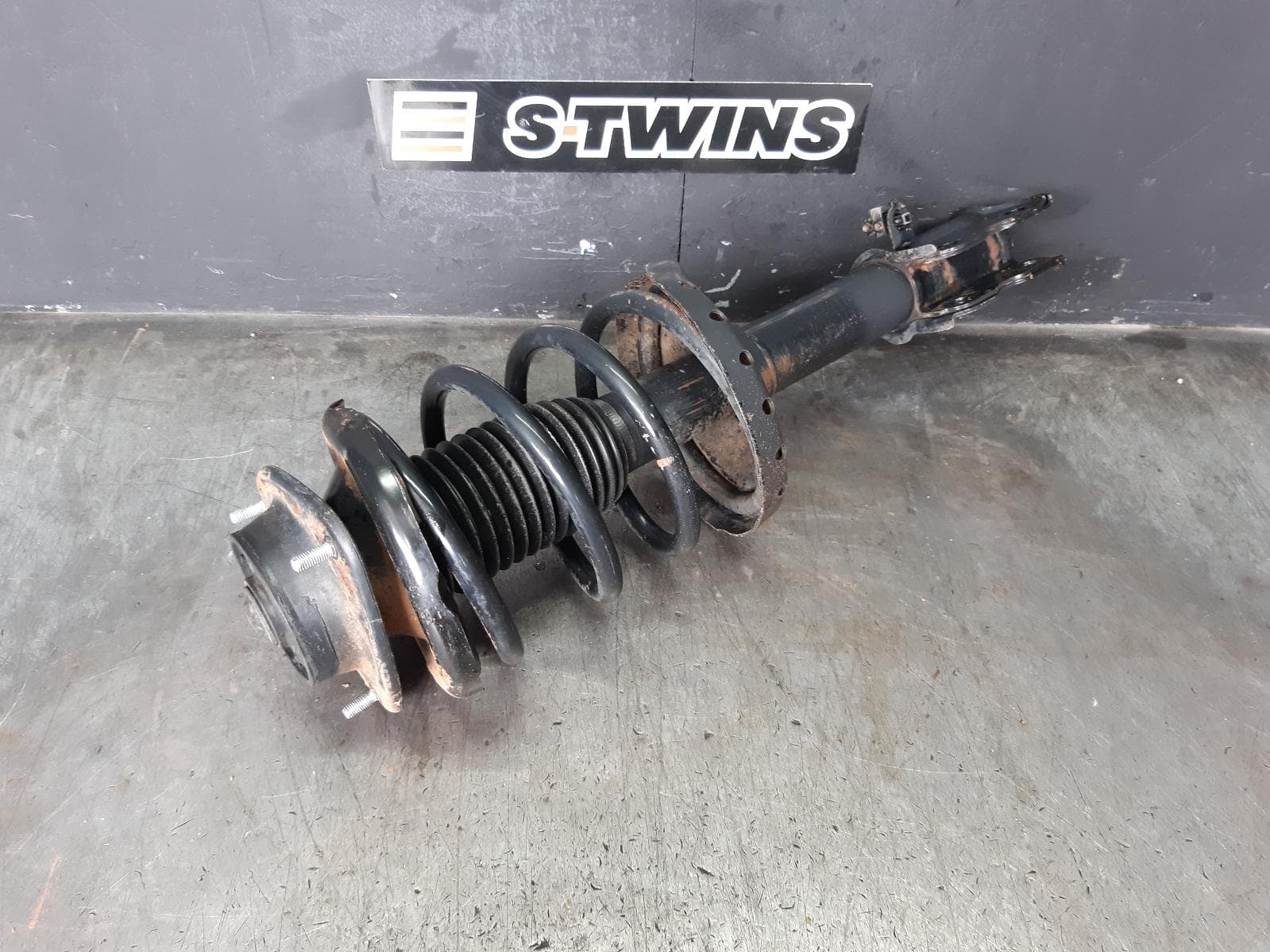 Used auto part listing image: 2010 SUBARU TRIBECA RIGHT FRONT STRUT B9, 06/09-01/14 0000361447