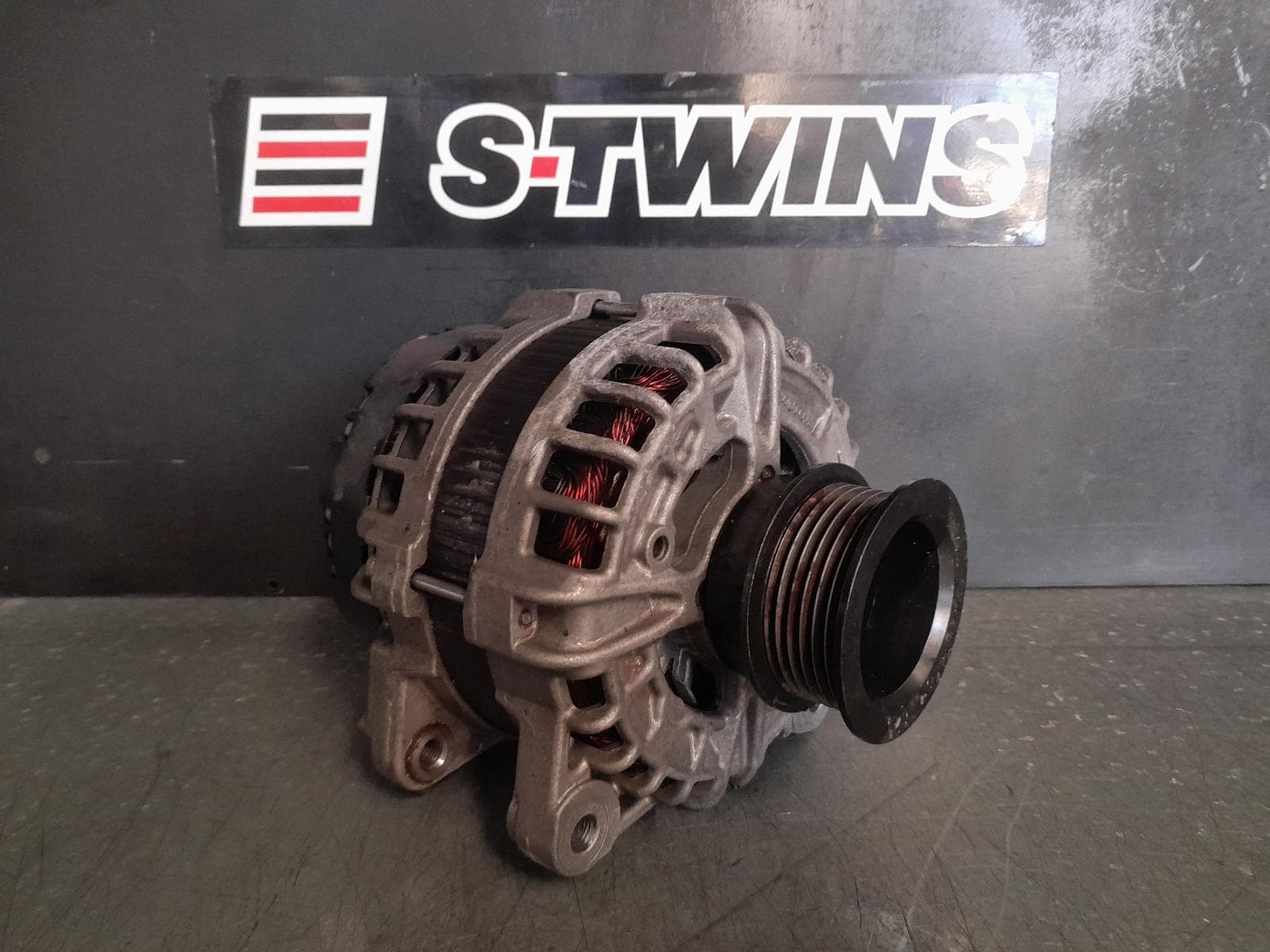 Used auto part listing image: 2019 VOLVO S90 ALTERNATOR DIESEL, 2.0, D4204T14/D4204T23, 04/16-01/19 0000338939