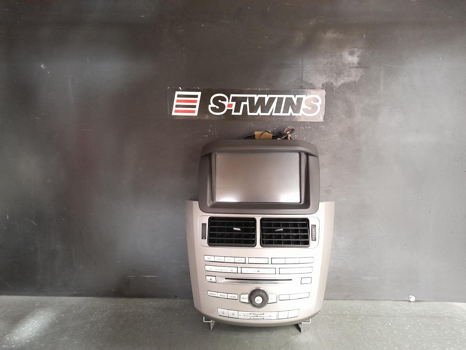 Used auto part listing image: 2012 FORD TERRITORY SZ MKI-MKII, DISPLAY UNIT, 8IN TOUCHSCREEN, W/ SAT NAV TYPE, 03/11-12/16 0000361815