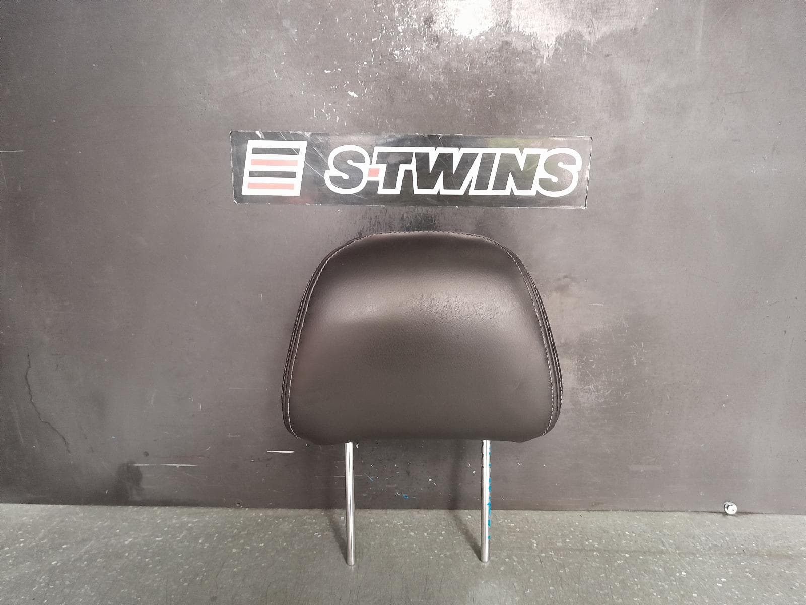 Used auto part listing image: 2012 FORD TERRITORY HEADREST LH FRONT, LEATHER, SZ, 03/11-12/16 0000361819